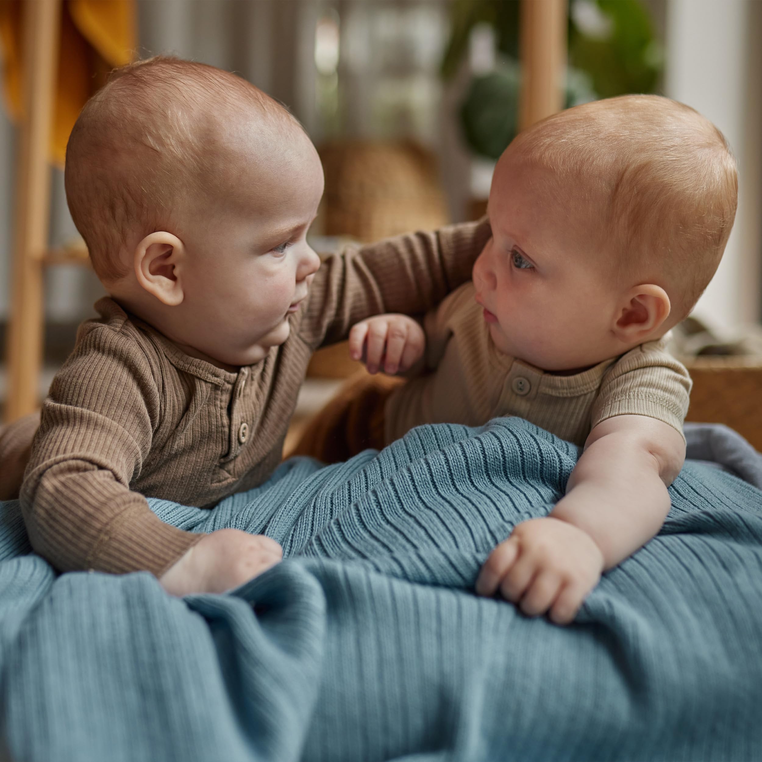 Huxie knitted baby blanket polar blue highlights breathable warmth for sensitive skin.