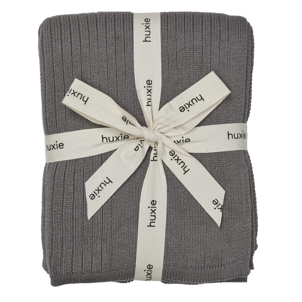 Huxie knitted baby blanket ribbed texture offers ultra-soft fabric for sensitive skin.