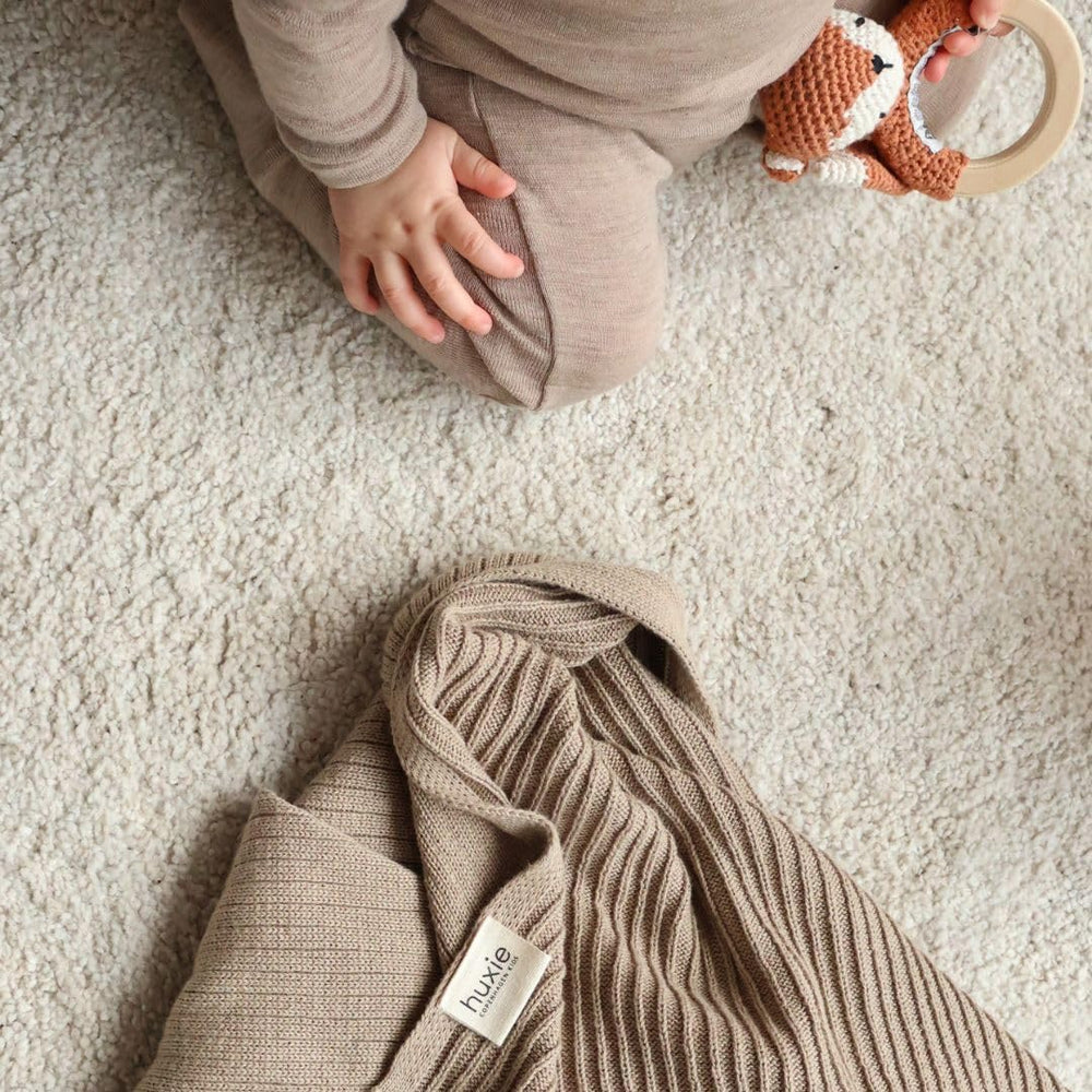 Huxie care-friendly blanket is easy to wash and dry, saving time.
