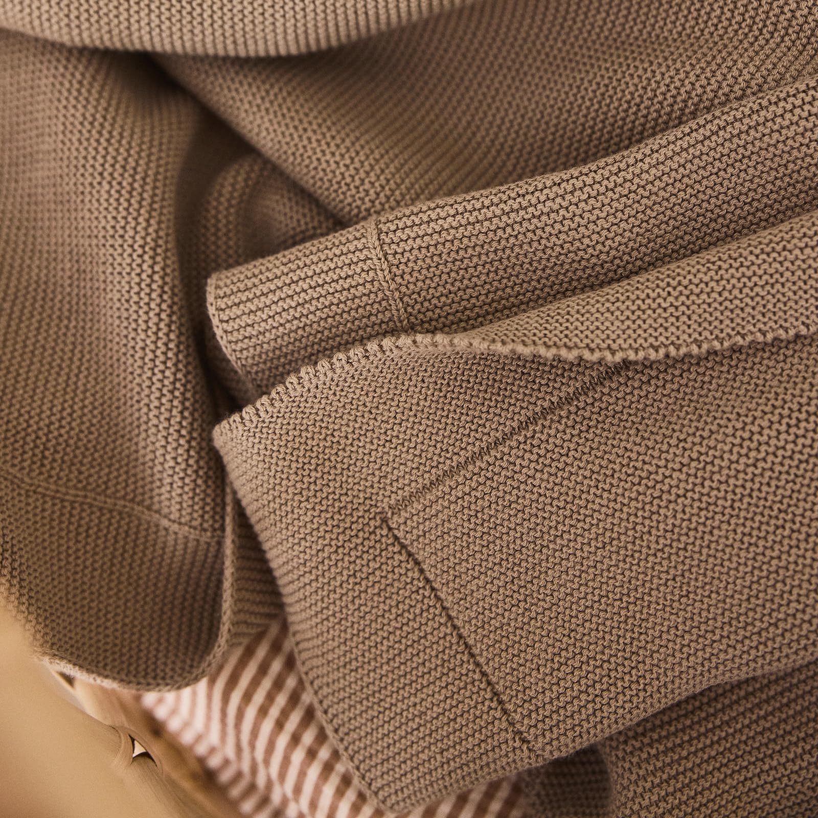Huxie knitted organic cotton baby blanket neutral-design fits any nursery style