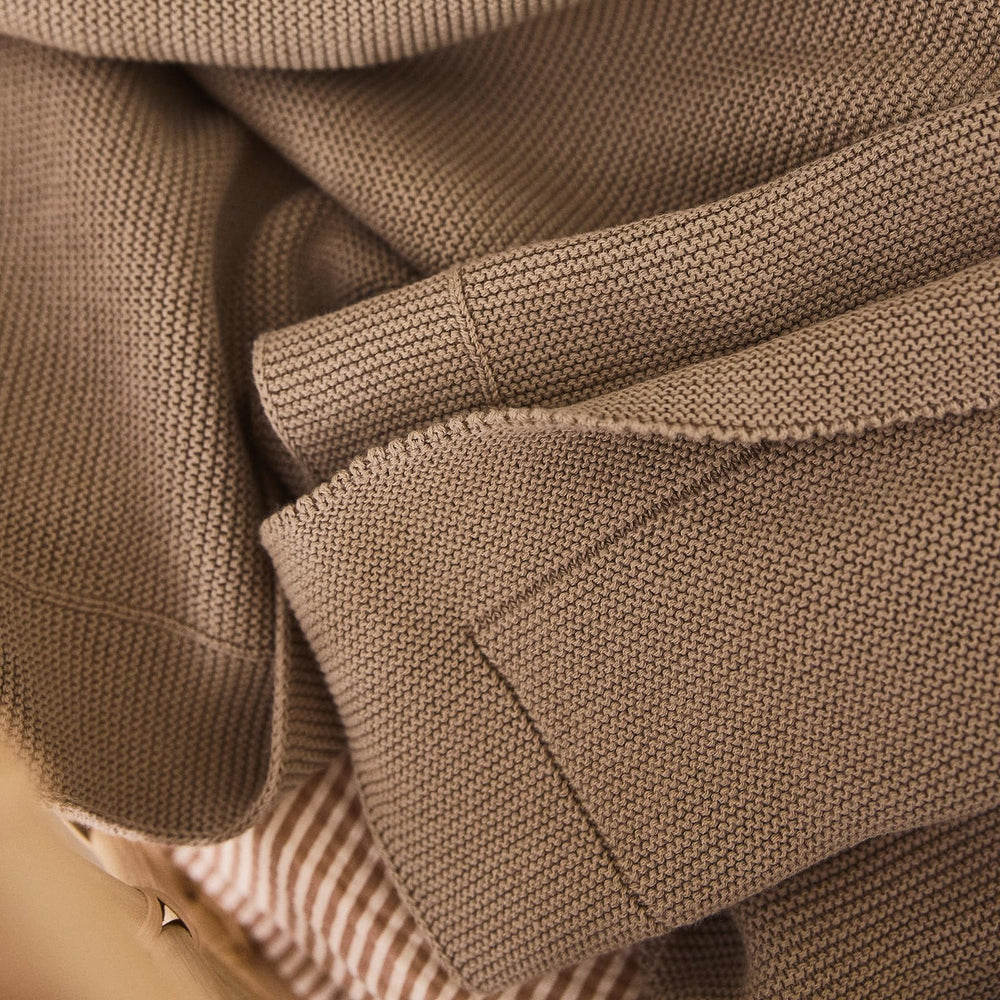 Huxie knitted organic cotton baby blanket neutral-design fits any nursery style