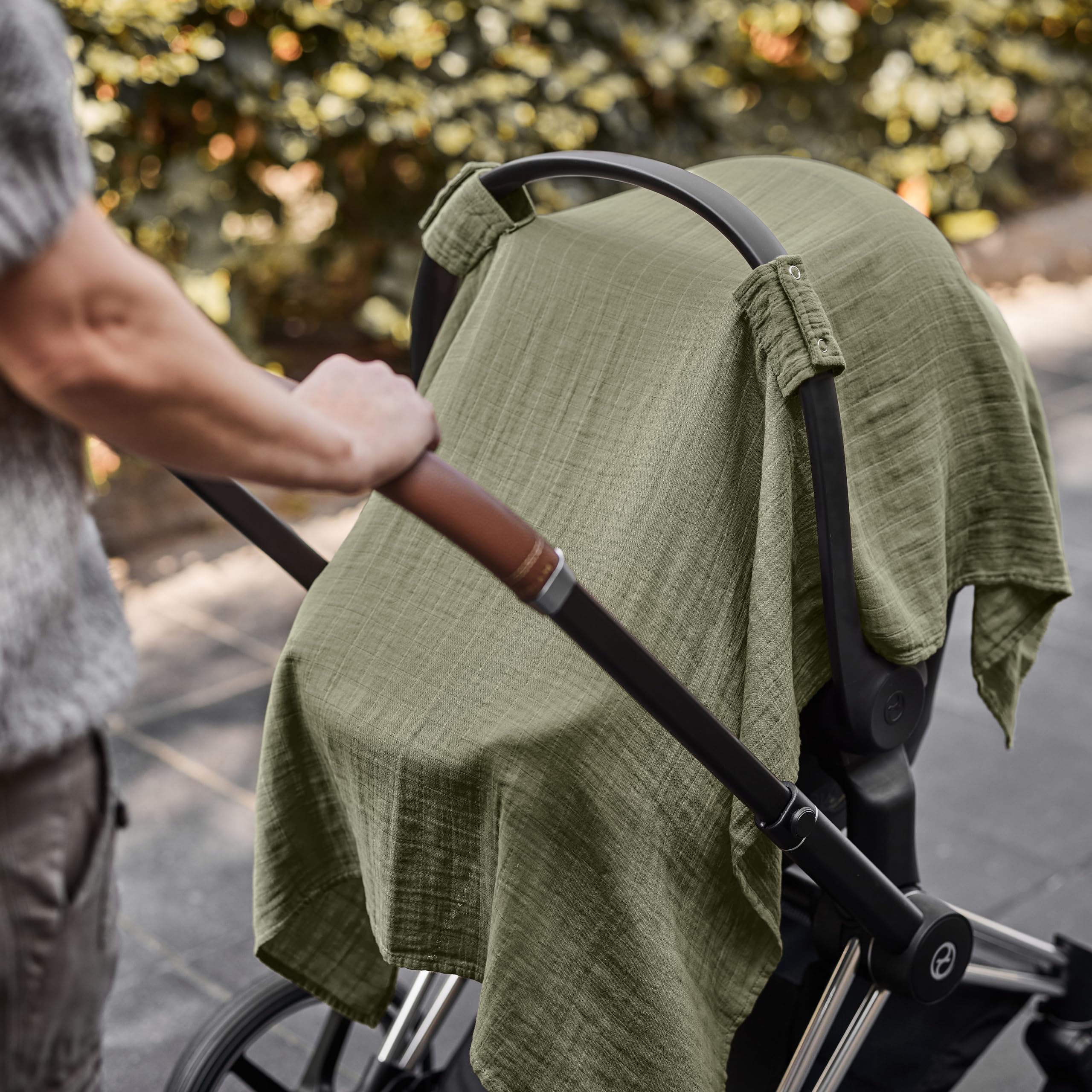 Huxie machine-washable canopy stays soft after washing.