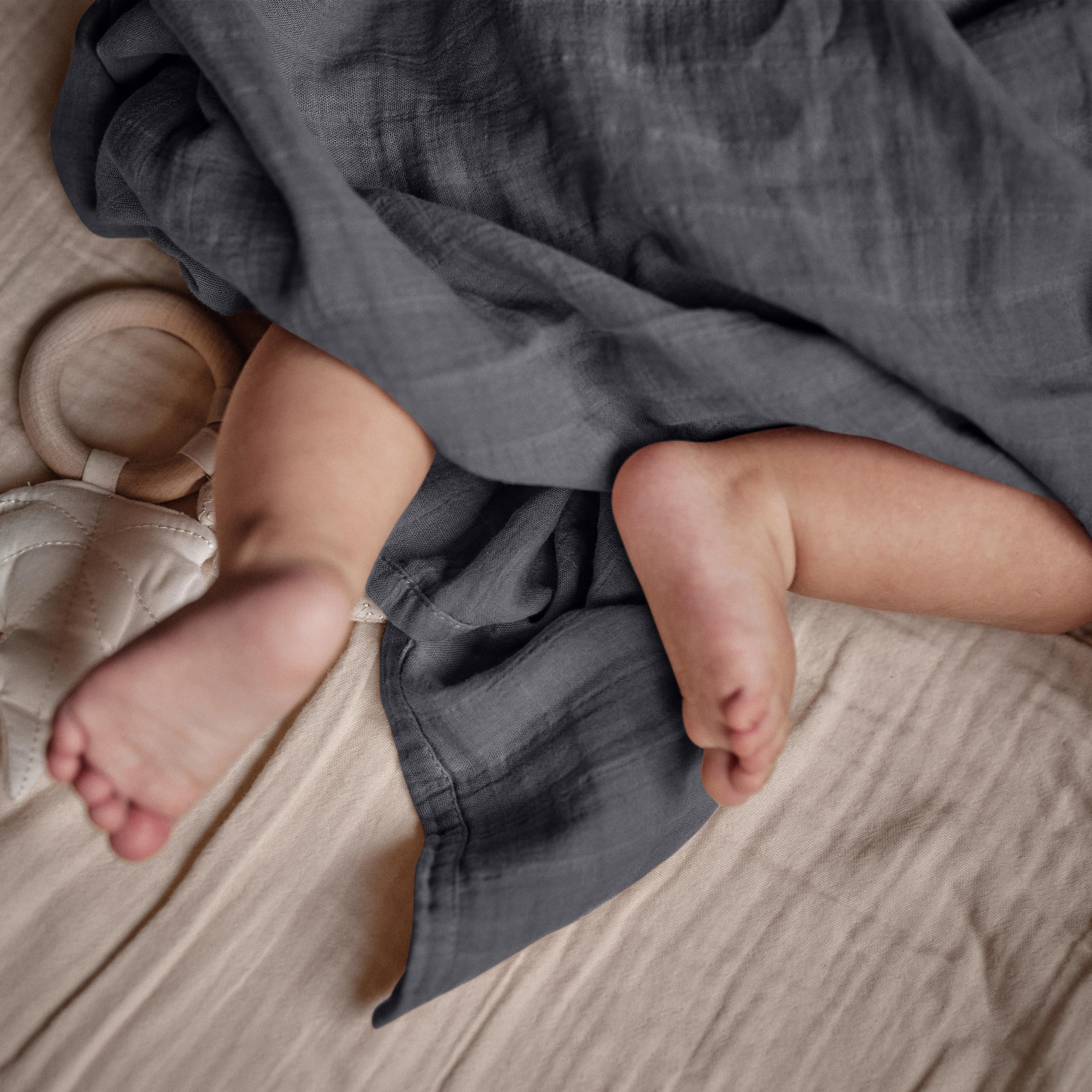Huxie Swaddle gift-packaging showcases timeless, gender-neutral design ideal for gifting.