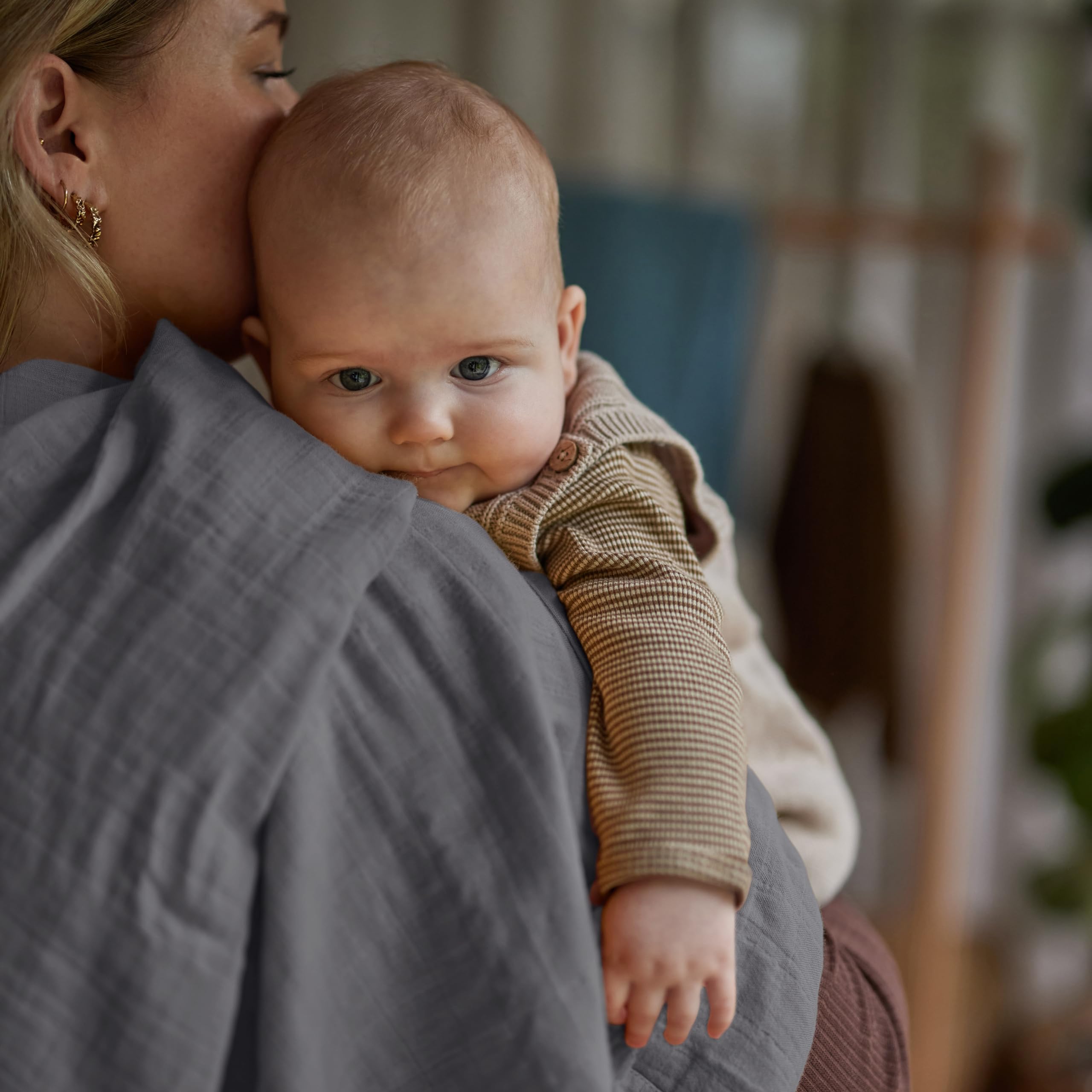 Huxie Swaddle muslin closeup fabric texture showcases breathable 100% organic cotton.