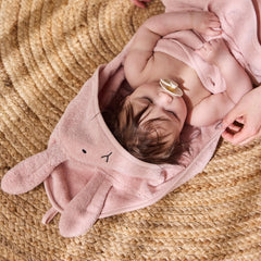 Huxie towel close-up texture: plush softness and high absorbency.