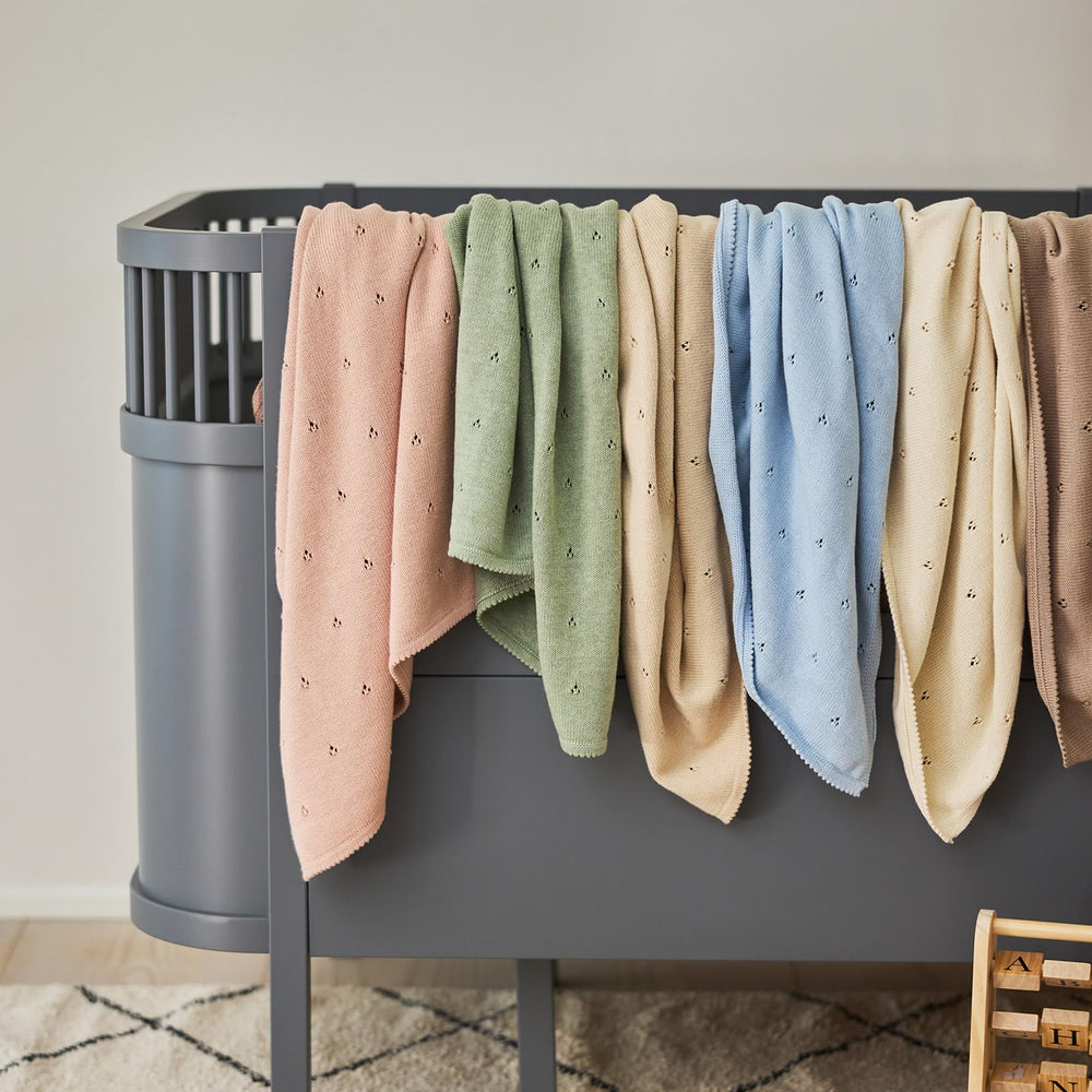 Huxie unisex Roman Green baby blanket suitable for boys and girls.