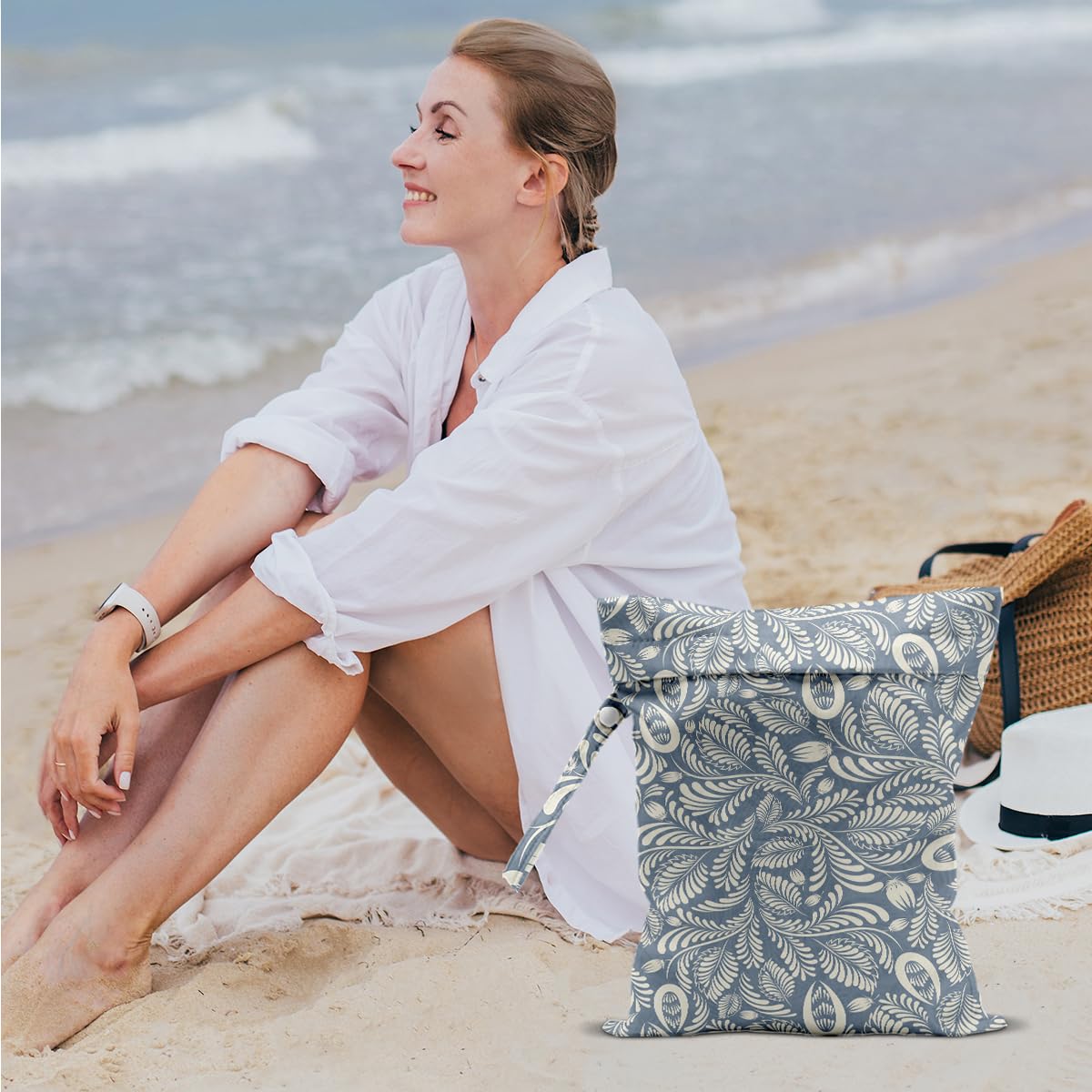 HZMLYDJ multi-purpose-organizer-cosmetics-toiletries demonstrates compact storage on the go.
