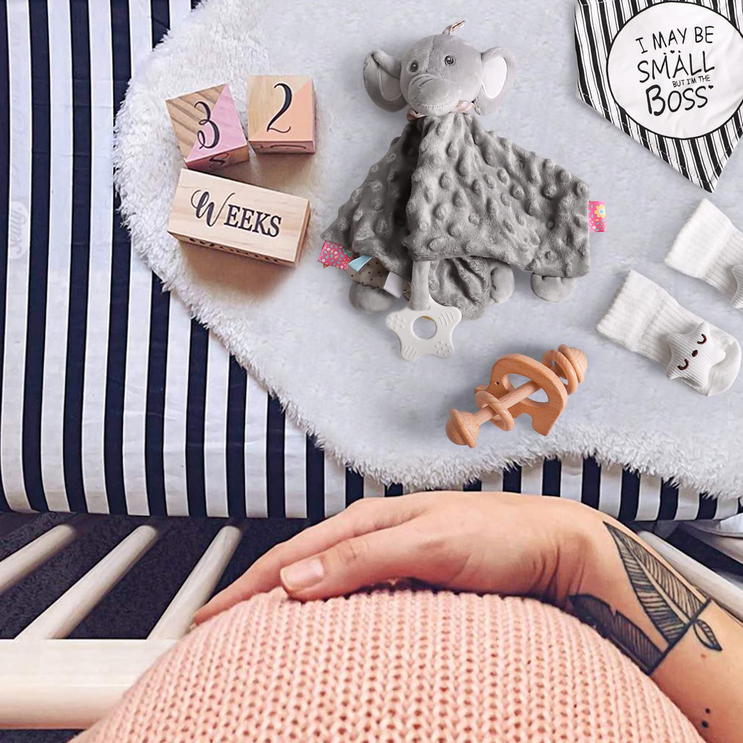 iaovueby baby gift set arrangement shows all items in one elegant package
