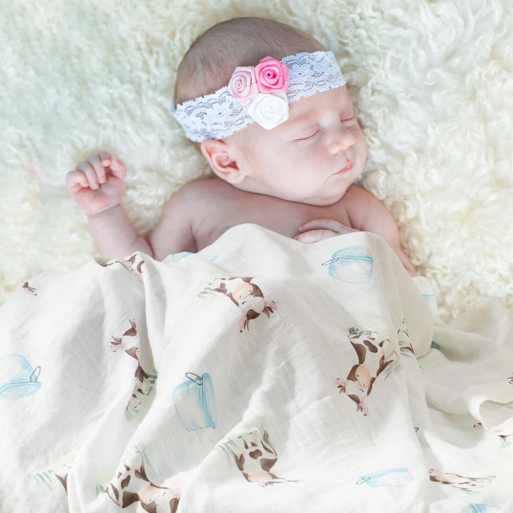 IBESTOPIA bamboo-cotton blend fabric closeup emphasizes softness and temperature regulation.