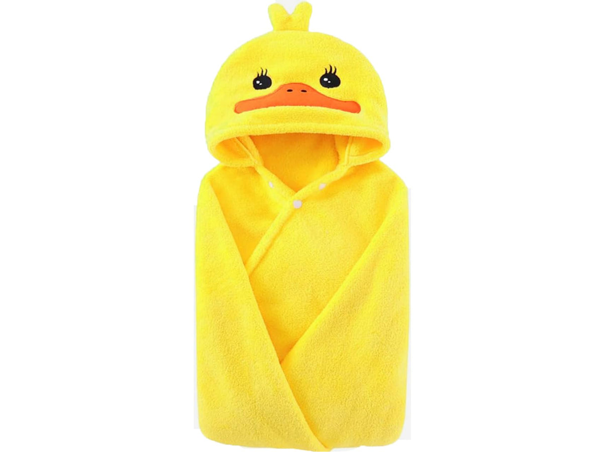 IFaryMes hooded-duck towel front view delivers cozy bath time warmth.