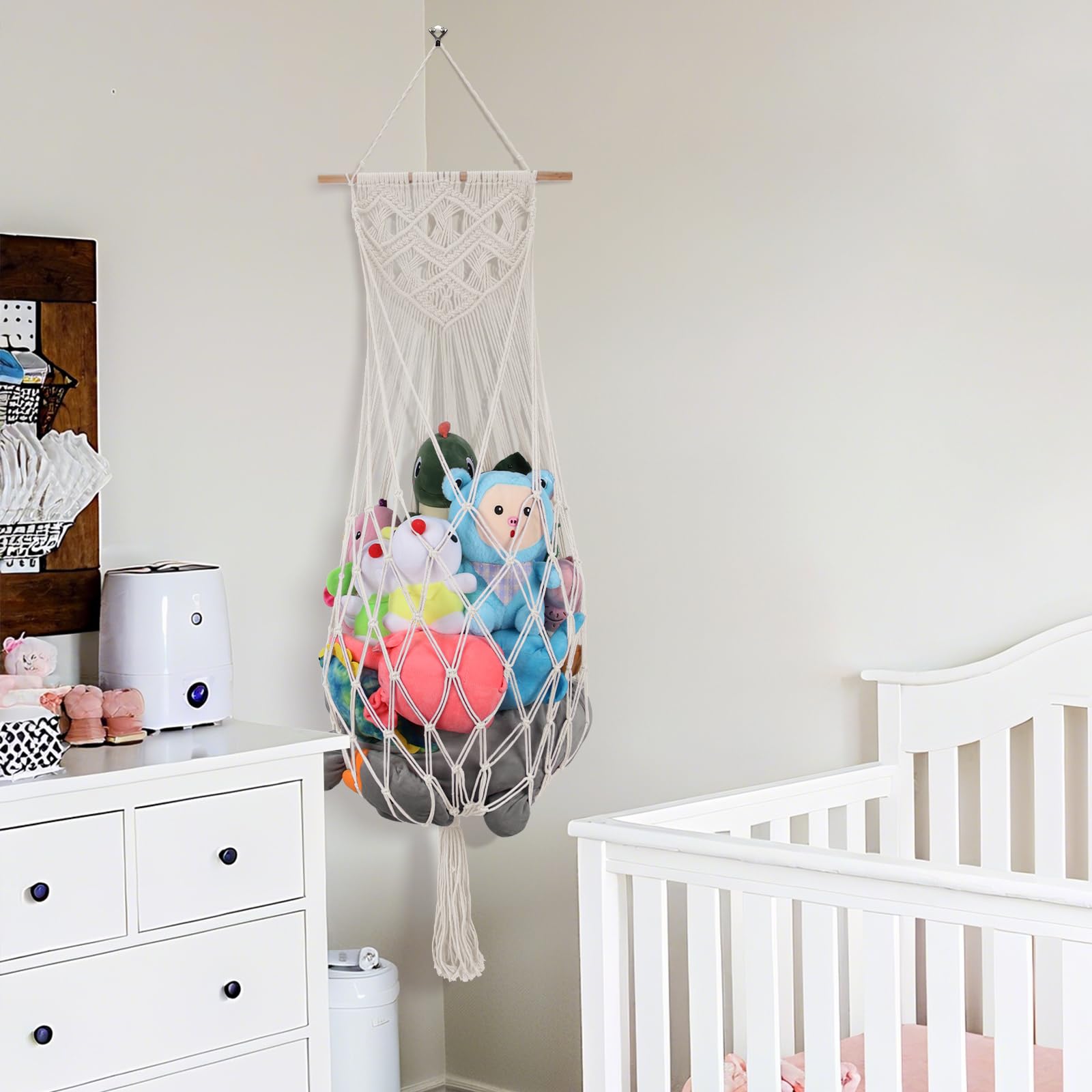 iHansee LED star light feature on cream hammock for nursery ambiance