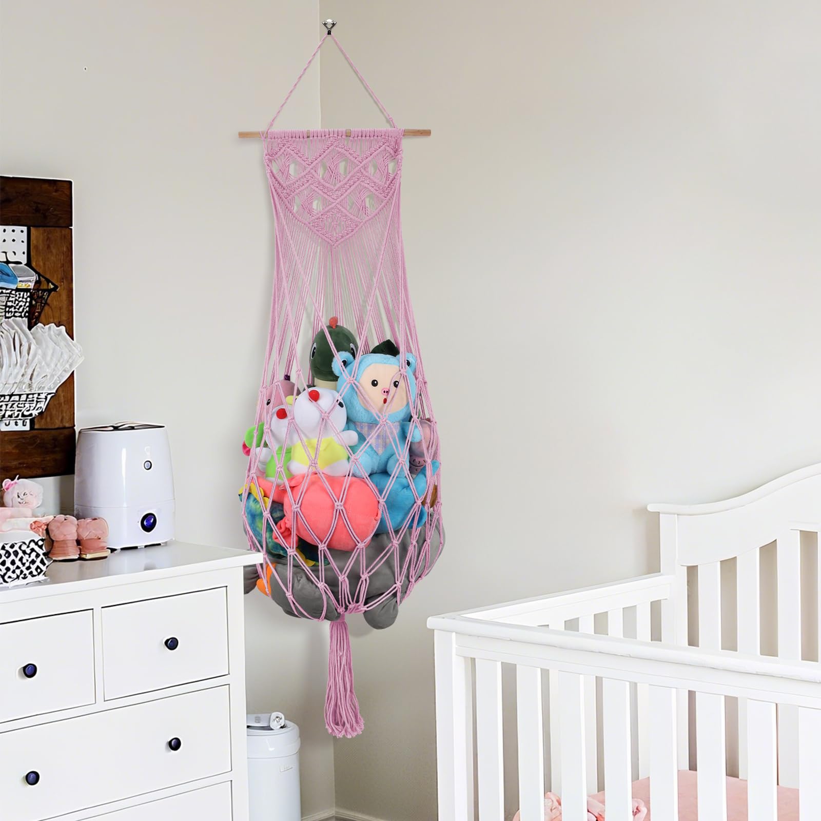 iHansee light-pink-macrame-hammock-tassels adds chic decor while organizing plush toys.