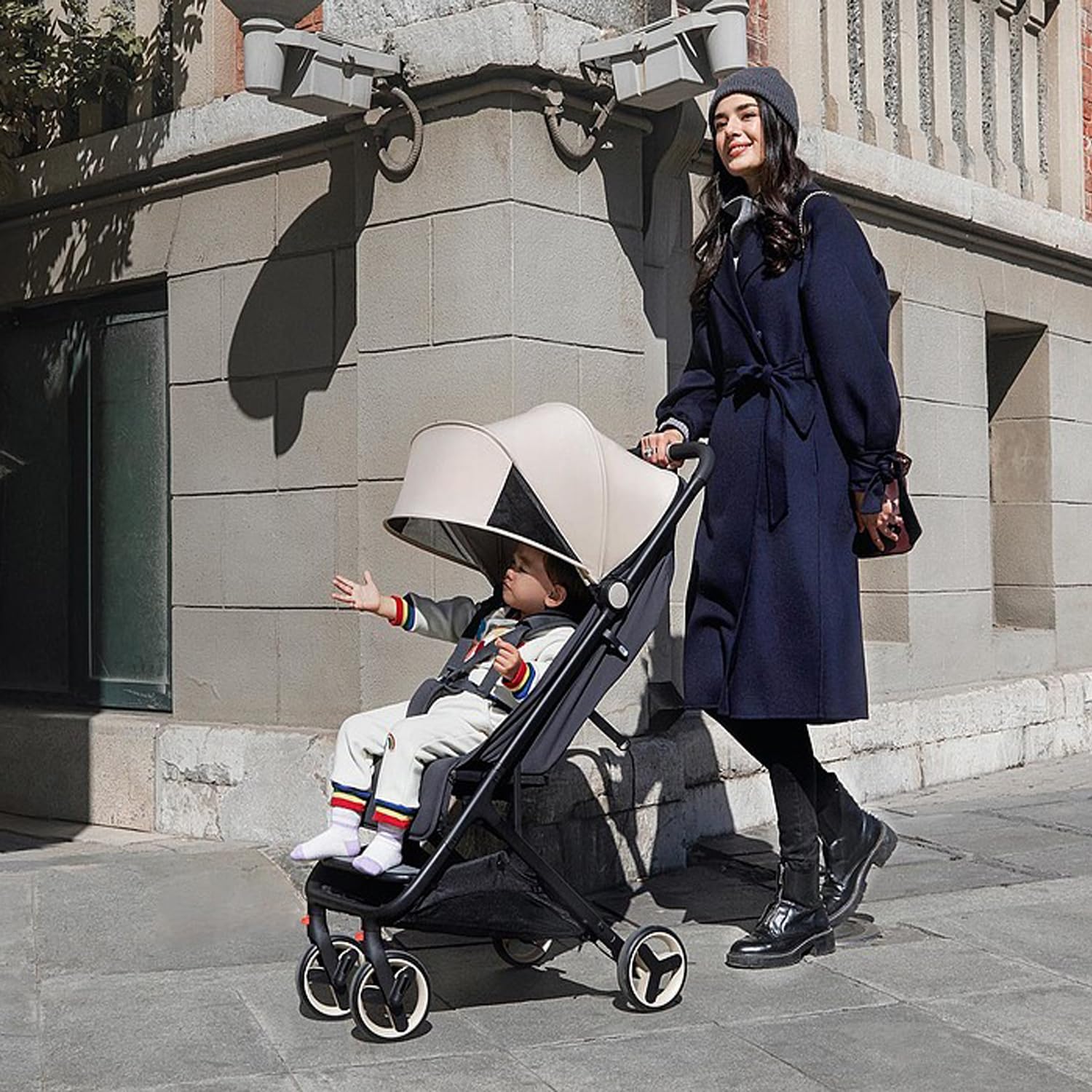iLulala durable ABS material highlights long-lasting stroller hooks.