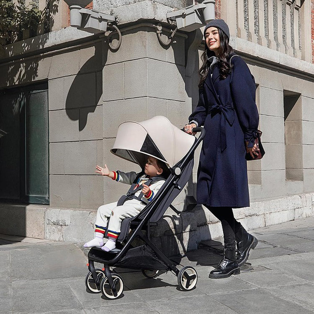 iLulala durable ABS material highlights long-lasting stroller hooks.