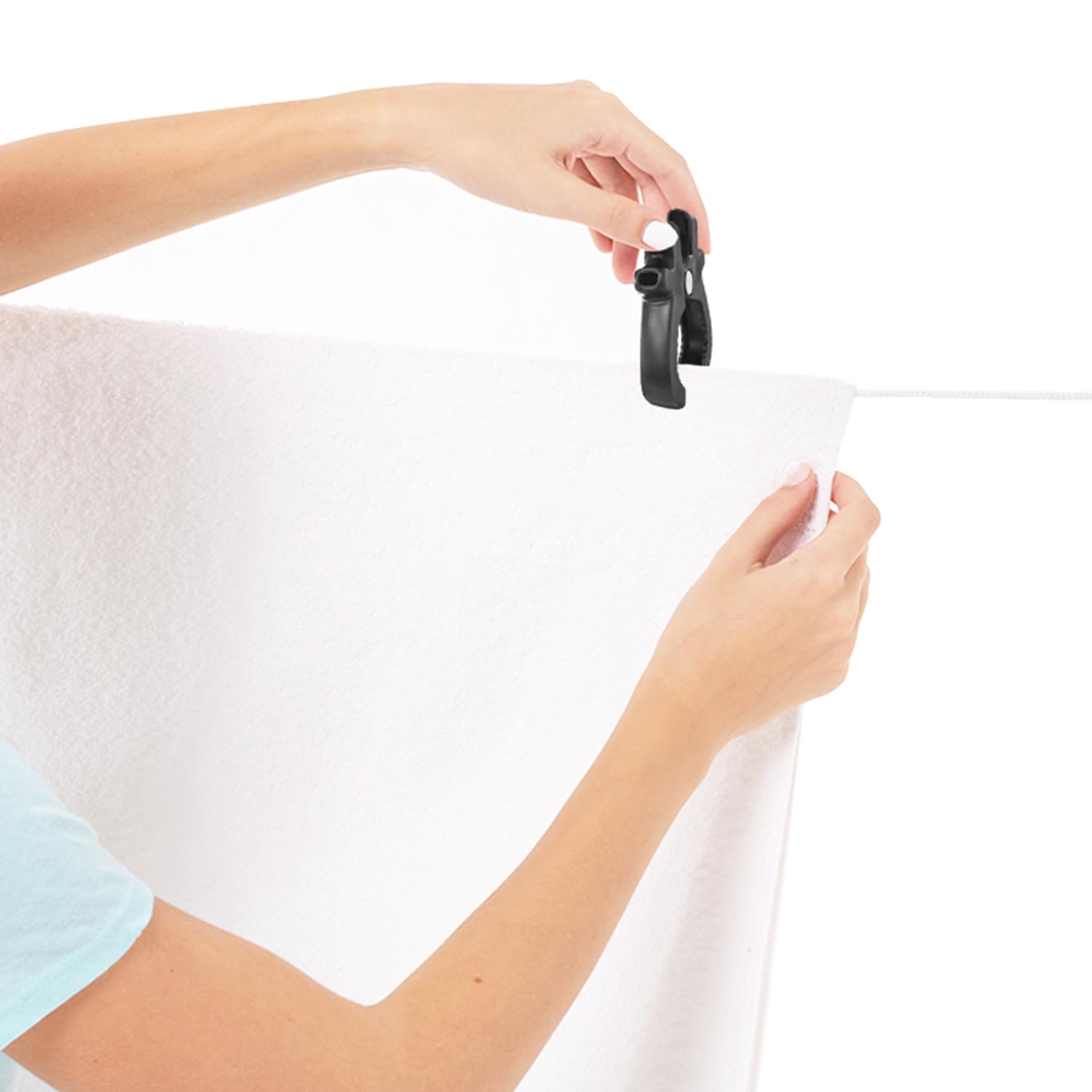 iLulala stroller clips gripping a muslin swaddle to shade baby