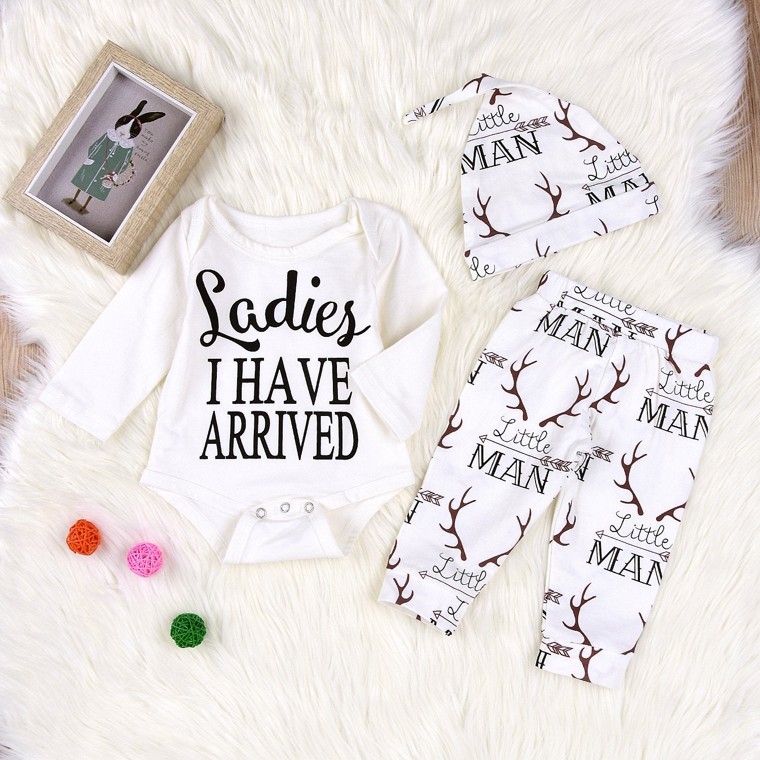 Imsmart deer-print hat adds cozy warmth for photos and outings