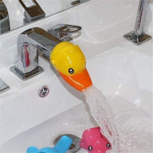 Inchant duck-style extender water stream close-up highlights splash reduction benefits.
