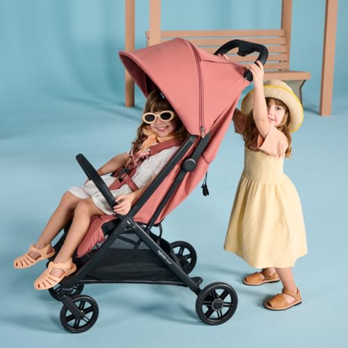 Inglesina Quid³ airplane-ready design for overhead bin travel.