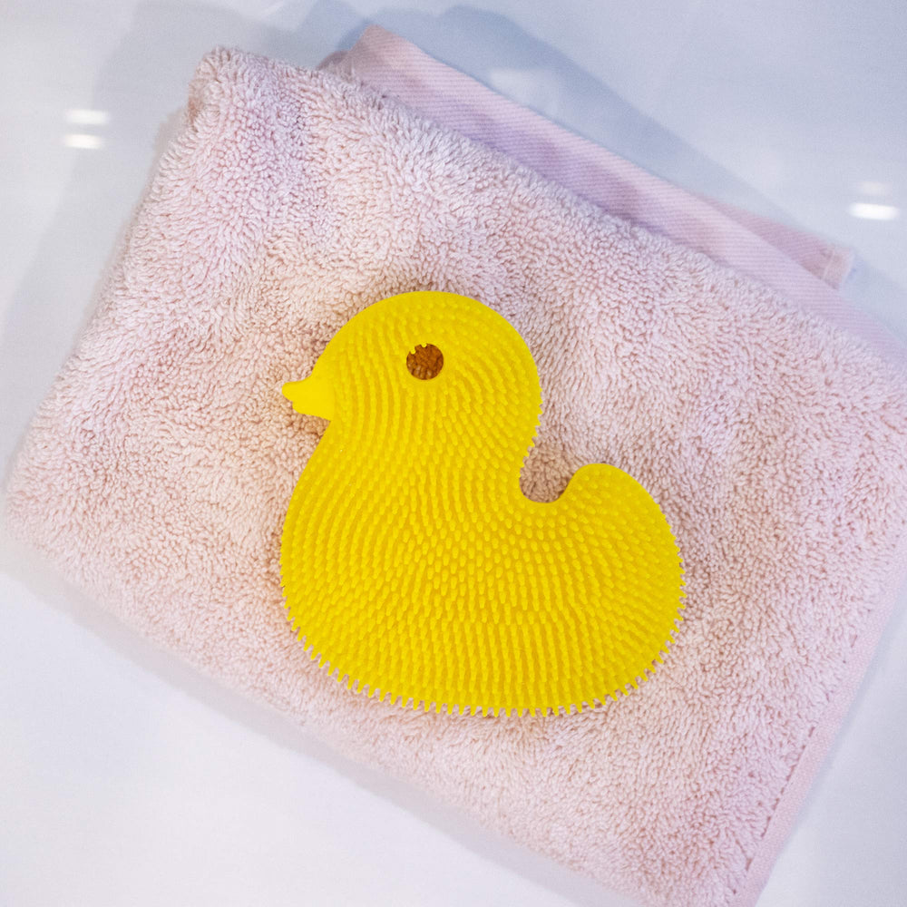 Innobaby Silicone Duck Scrub suitable for breastfeeding comfort and baby's bath.
