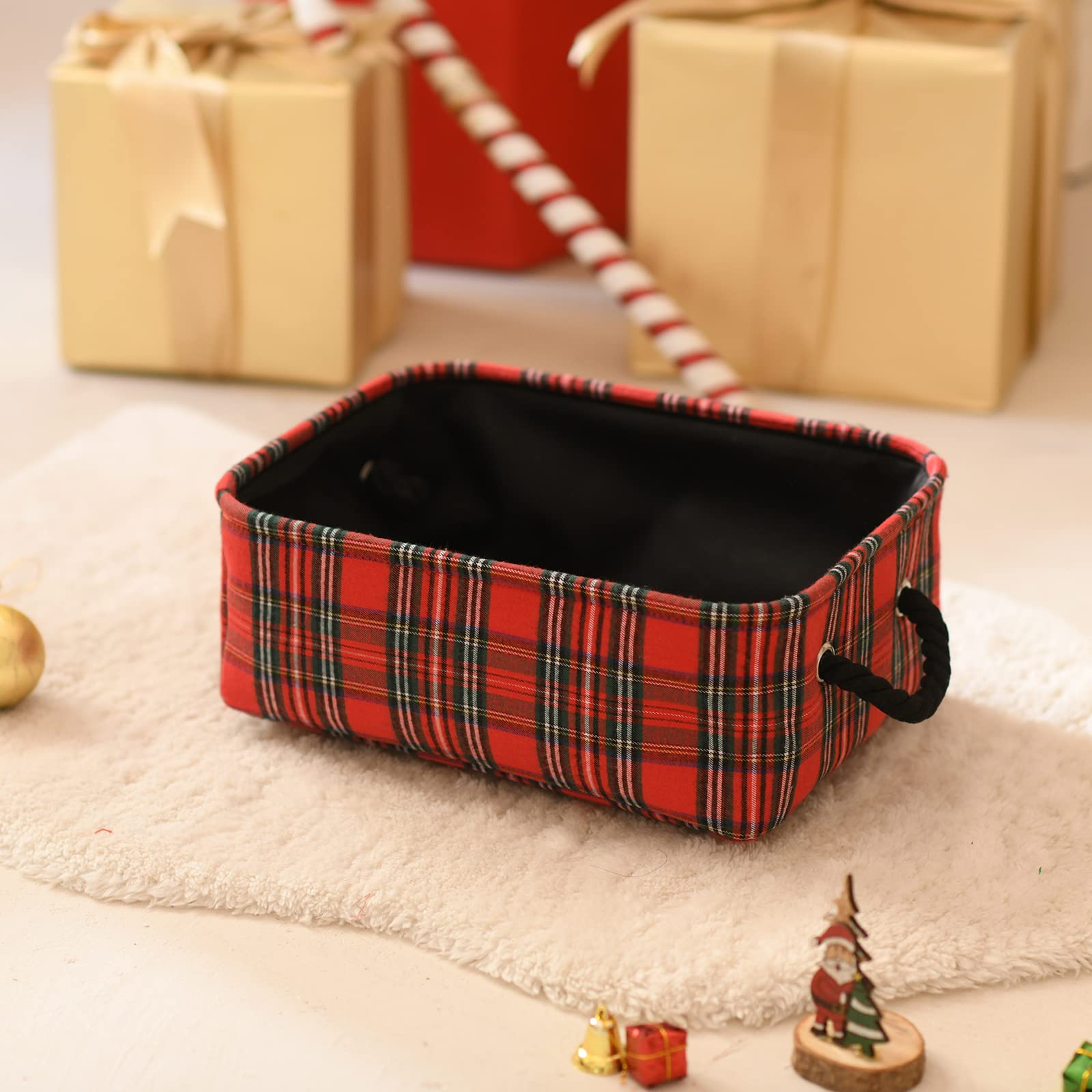 INough Christmas basket rope handles enable easy transport between rooms.