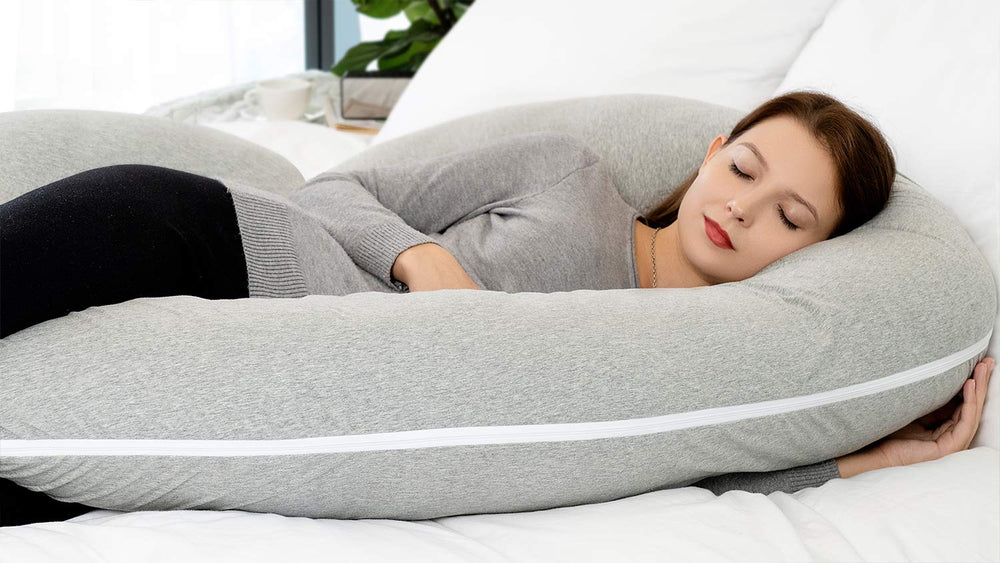 INSEN pregnancy pillow used by family for cozy evening relaxation