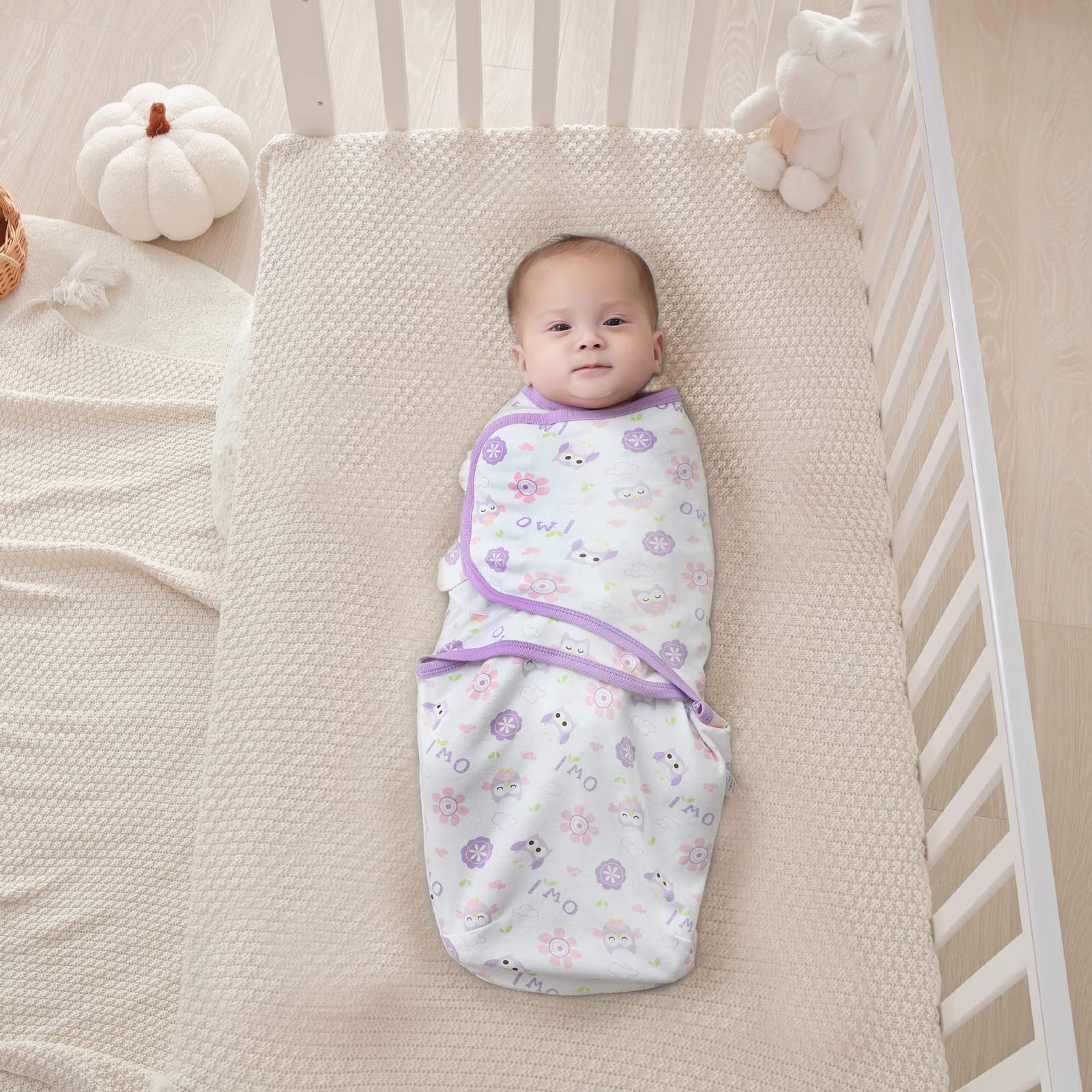 Insular swaddle owl design closeup highlights soft cotton fabric and secure Velcro for easy adjustments.