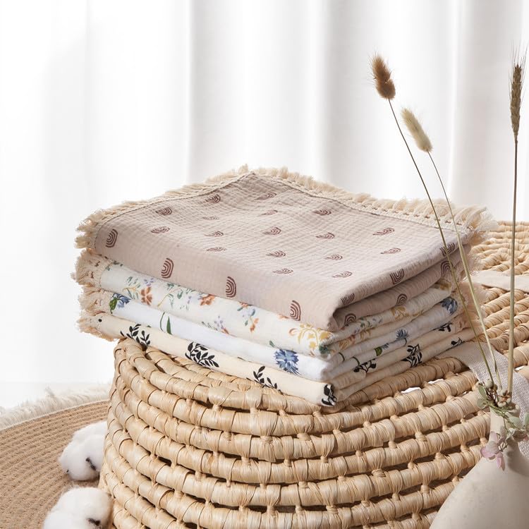 Insular muslin blanket care closeup emphasizes gentle machine wash and color-safe handling.