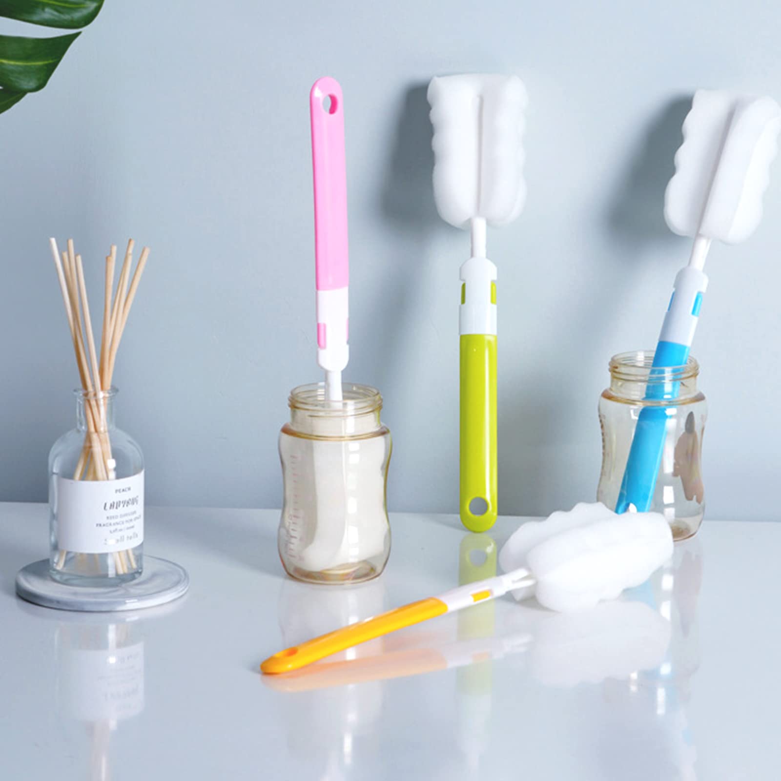 INVODA packaging includes four sponge brushes and four straw brushes for sharing.