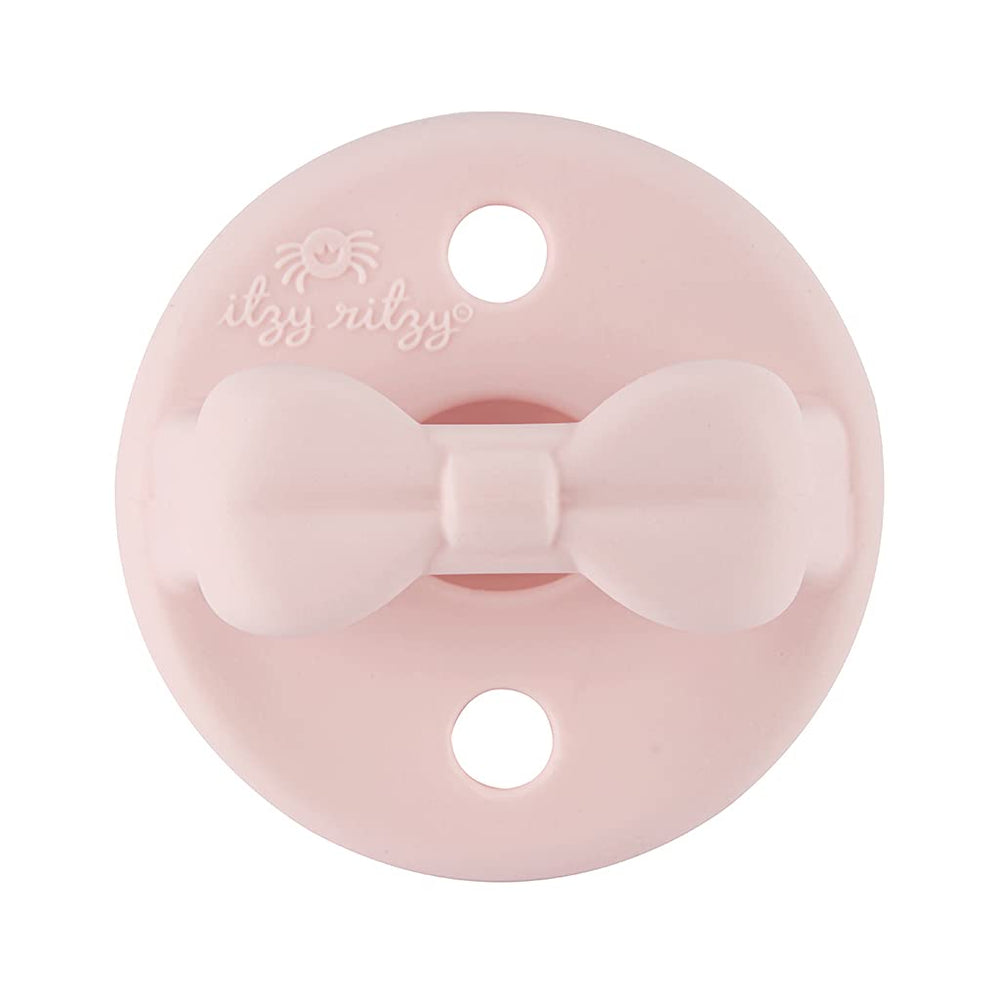 Itzy Ritzy collapsible-handle close-up shows secure grip and design detail.