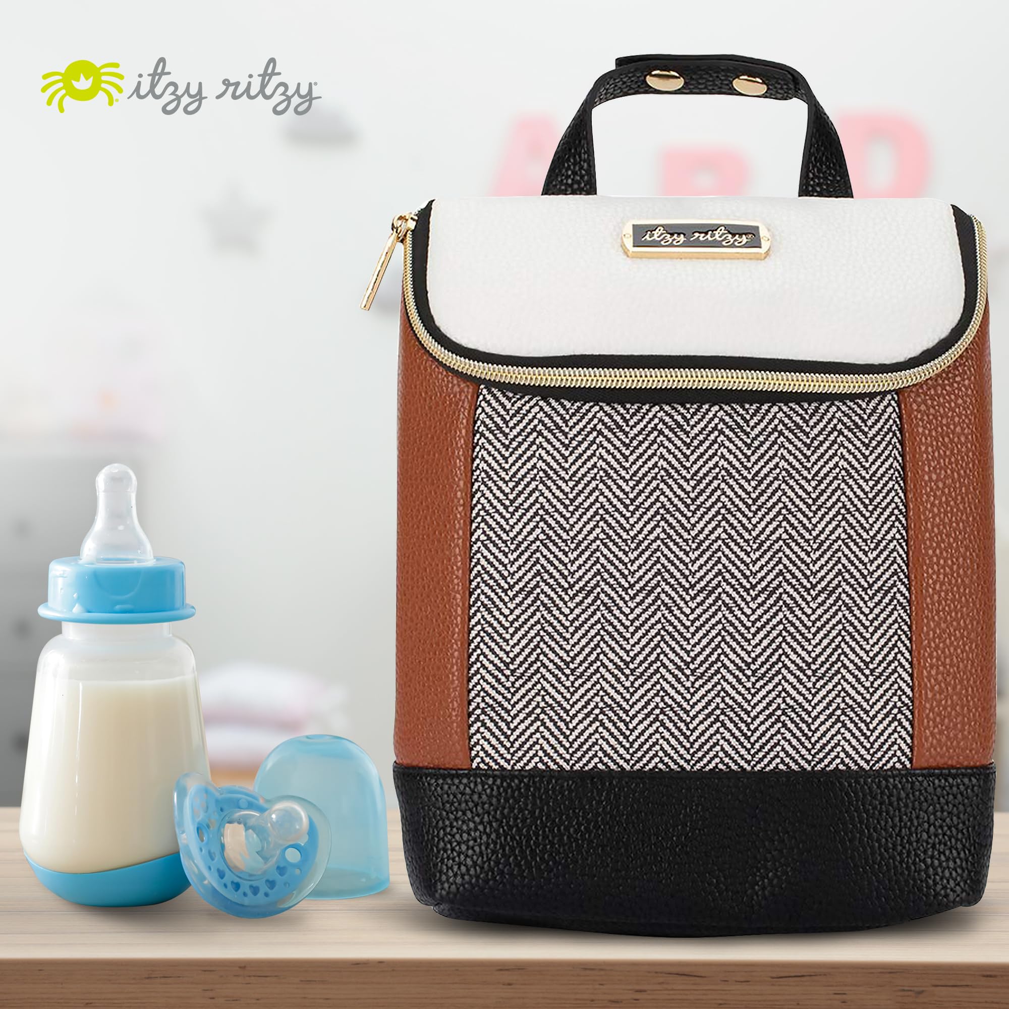 Itzy Ritzy insulated bottle bag spacious interior fits up to three tall bottles.