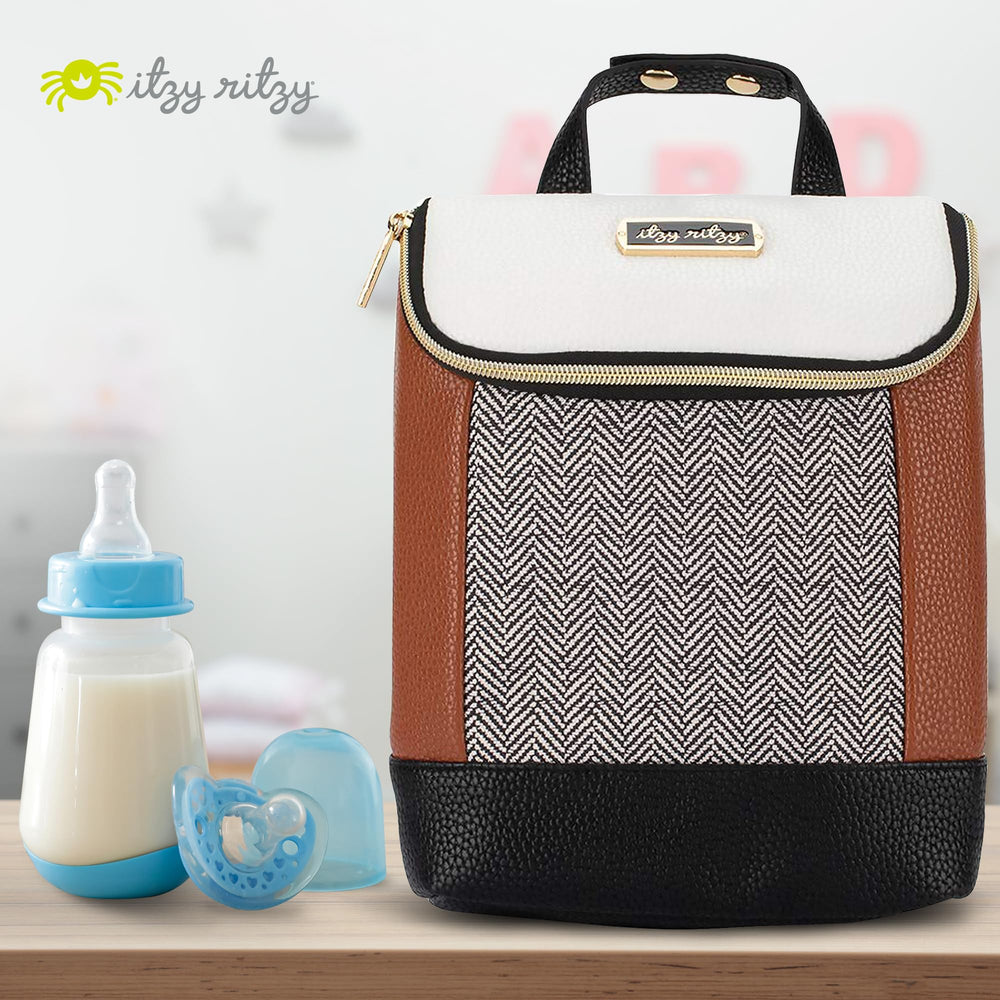 Itzy Ritzy insulated bottle bag spacious interior fits up to three tall bottles.
