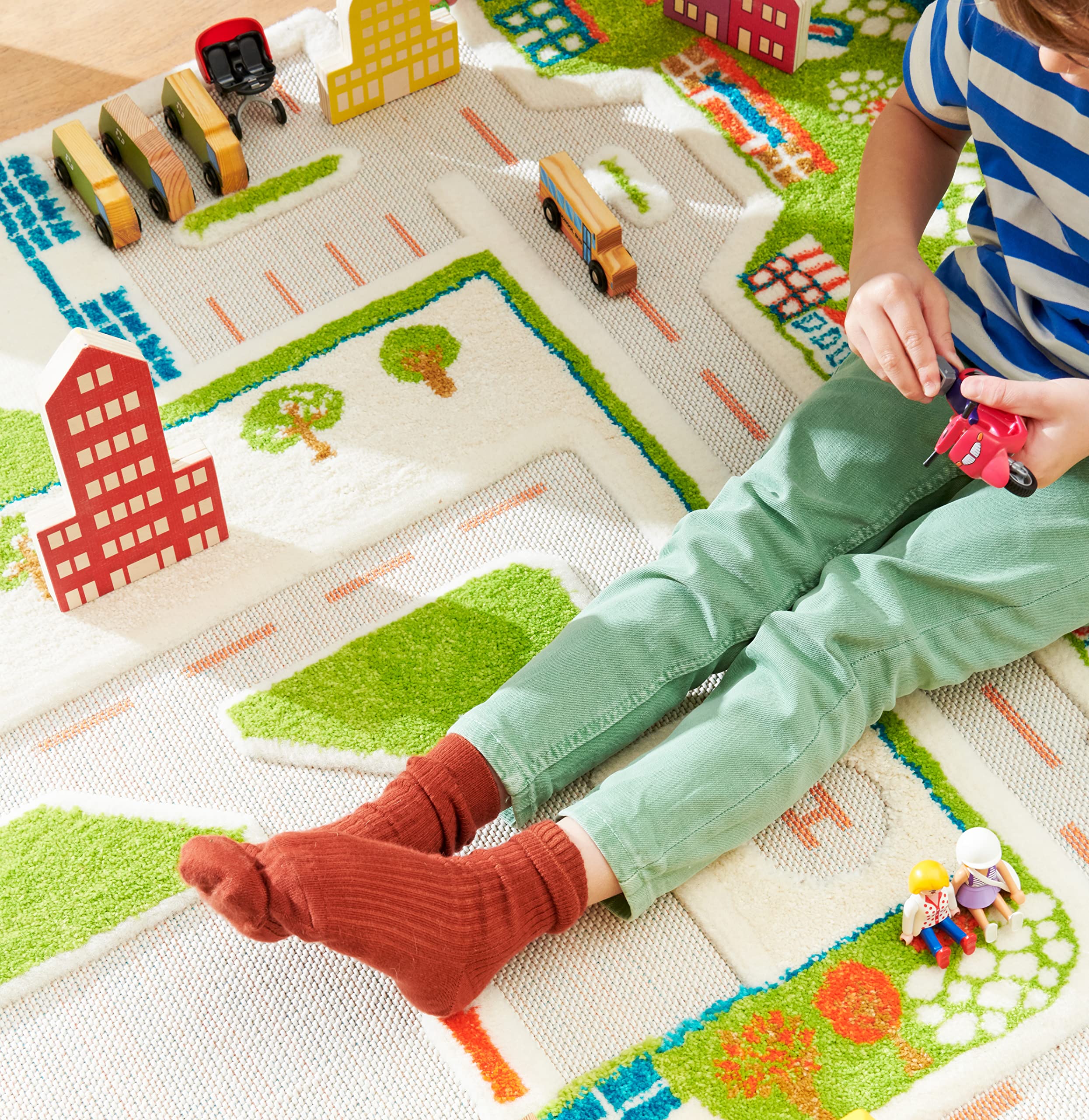 IVI Mini City 3D kid-friendly-cleanable indicates easy cleaning after playtime.