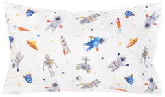 J-pinno kids-bedroom-scene-bedding invites imaginative play and restful sleep.