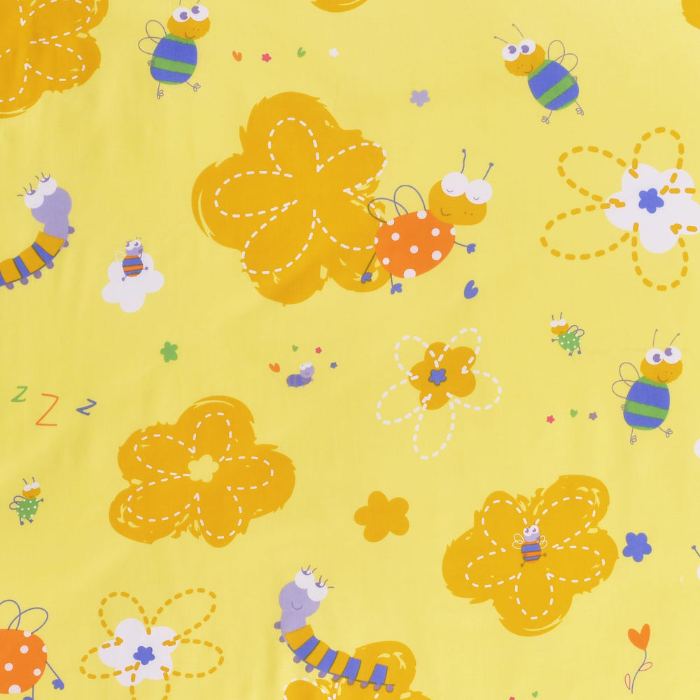J-pinno kids bedding set in yellow bee design brightens bedtime and inspires imagination.