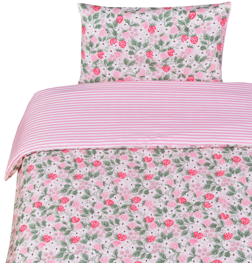 J-pinno pink strawberry duvet cover with cartoon print for cozy kids' nights