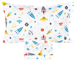 J-pinno Planet Spacecraft Rocket fitted sheet demonstrates breathable, durable toddler bed fit