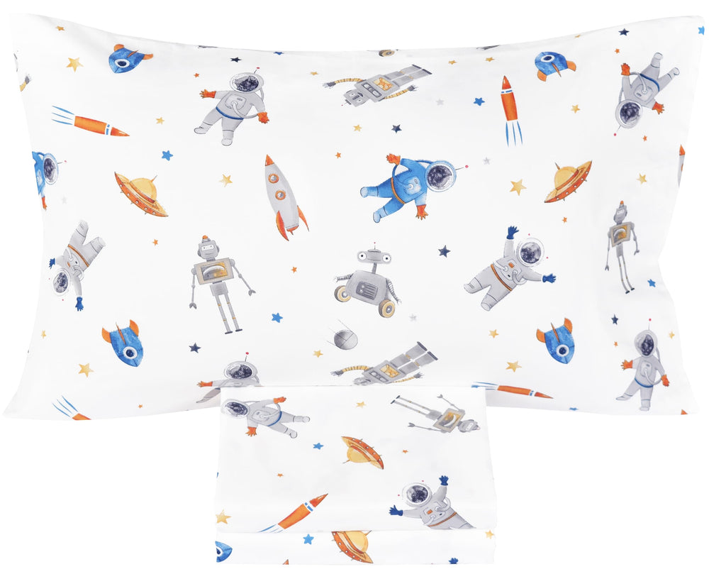 J-pinno robot-astronaut fitted-sheet closeup highlights secure elastic fit for kids' bedtime.