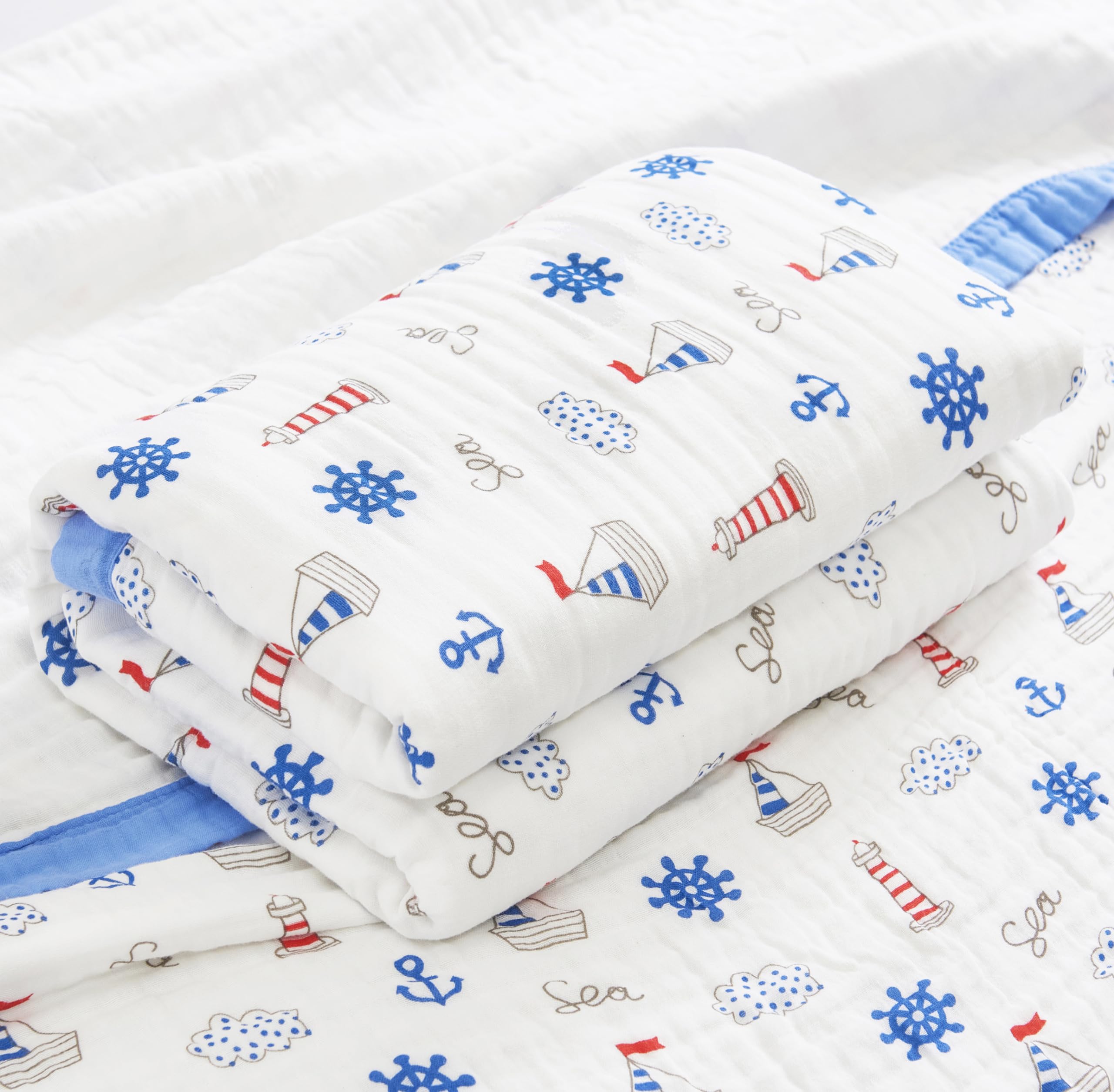 Close-up of 100% cotton fibers in the J-pinno Sailboat Sea Adventure blanket