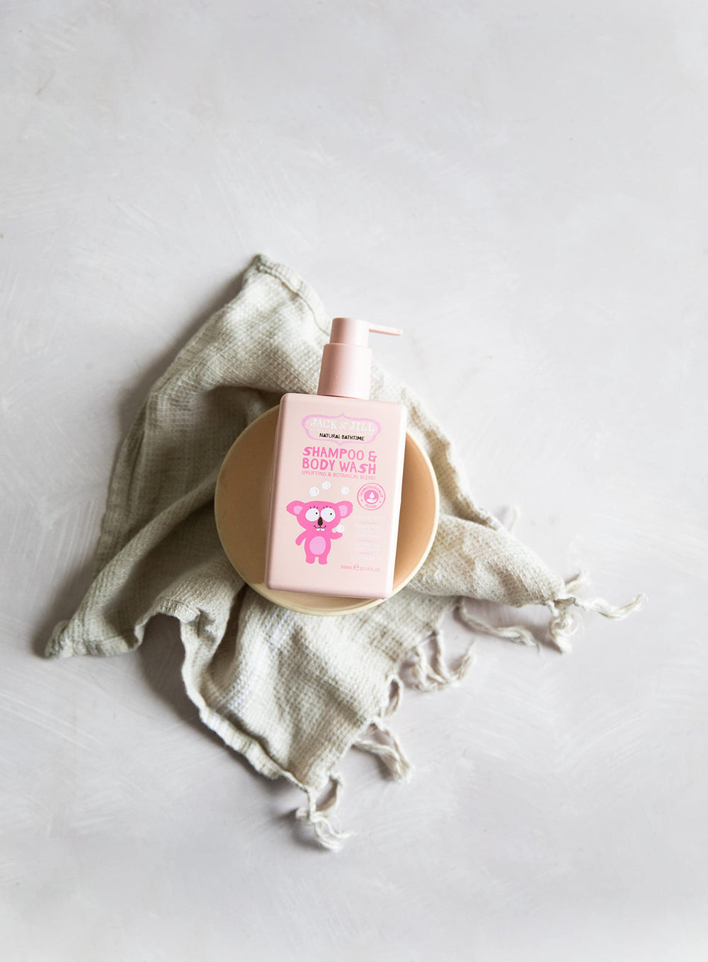 Jack N' Jill kid splash image shows gentle rinse and comfortable bath routine
