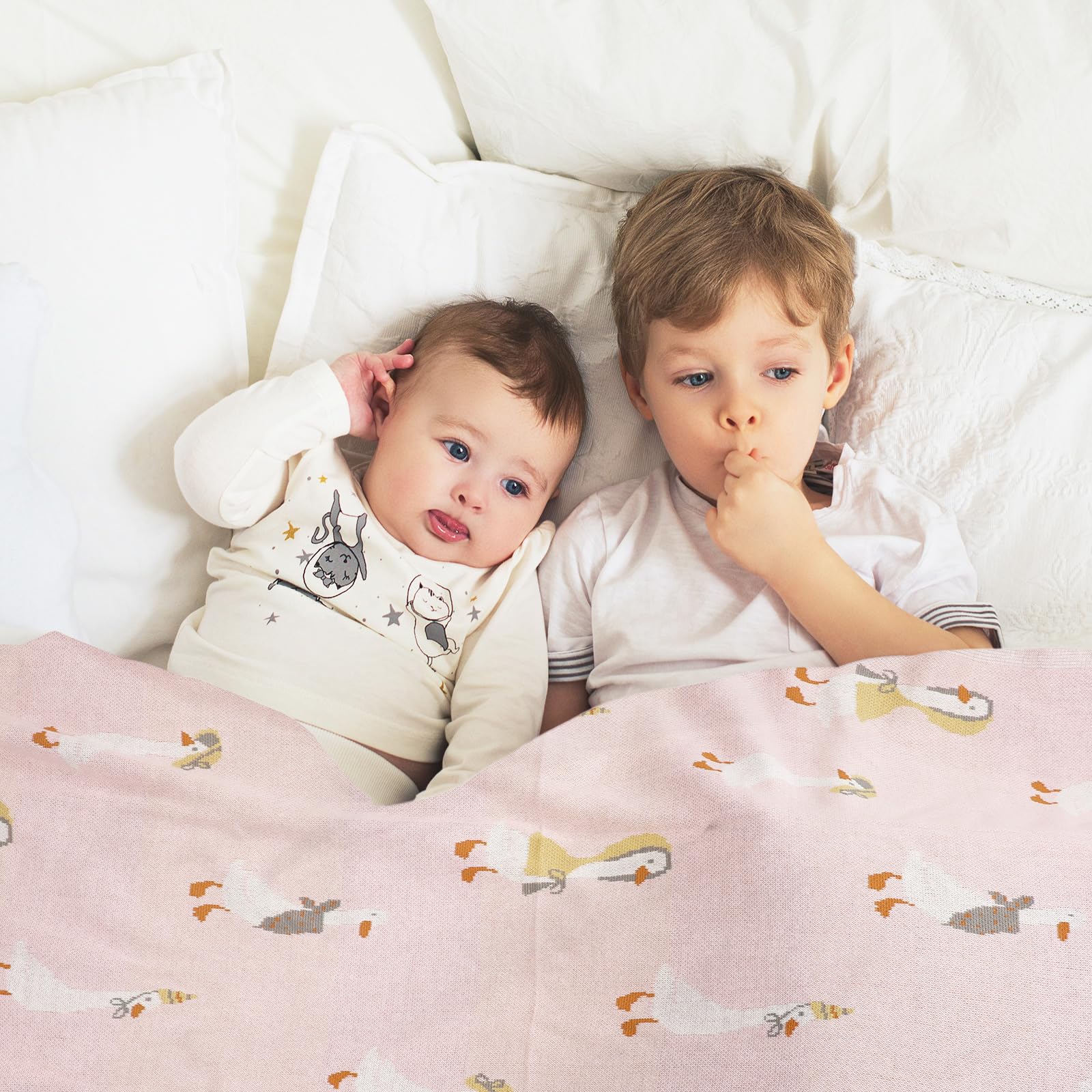 JarThenaAMCS versatile baby blanket in pink goose design for daily use and travel.