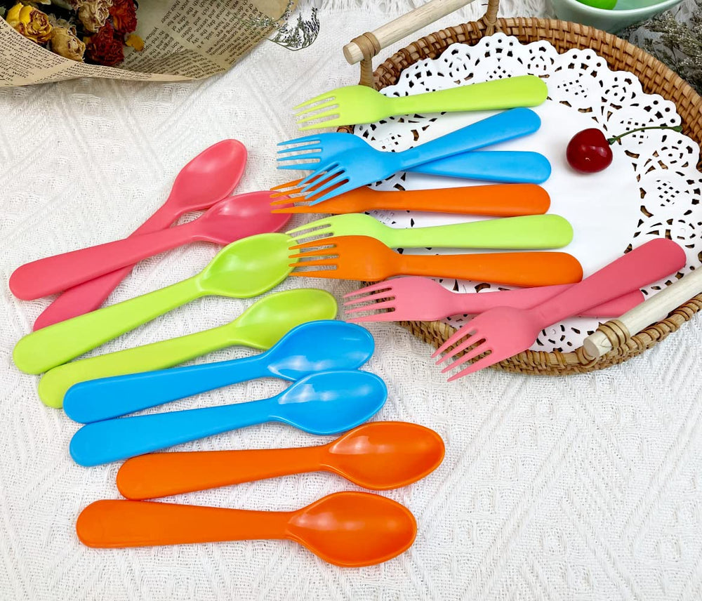 Jawbush bright color palette supports kids' mealtime engagement and easier handling.