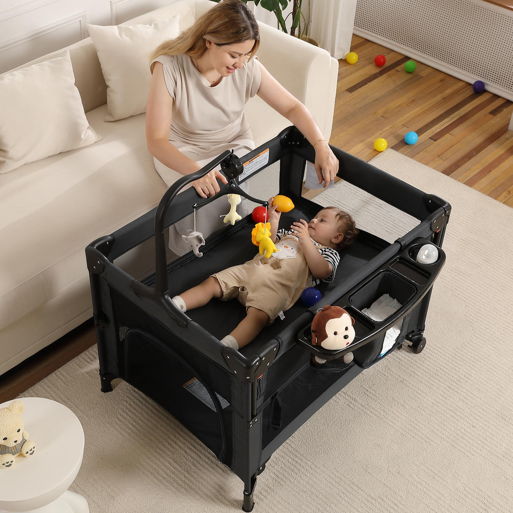 Jekeu ventilated mesh sides provide airflow and visibility for baby