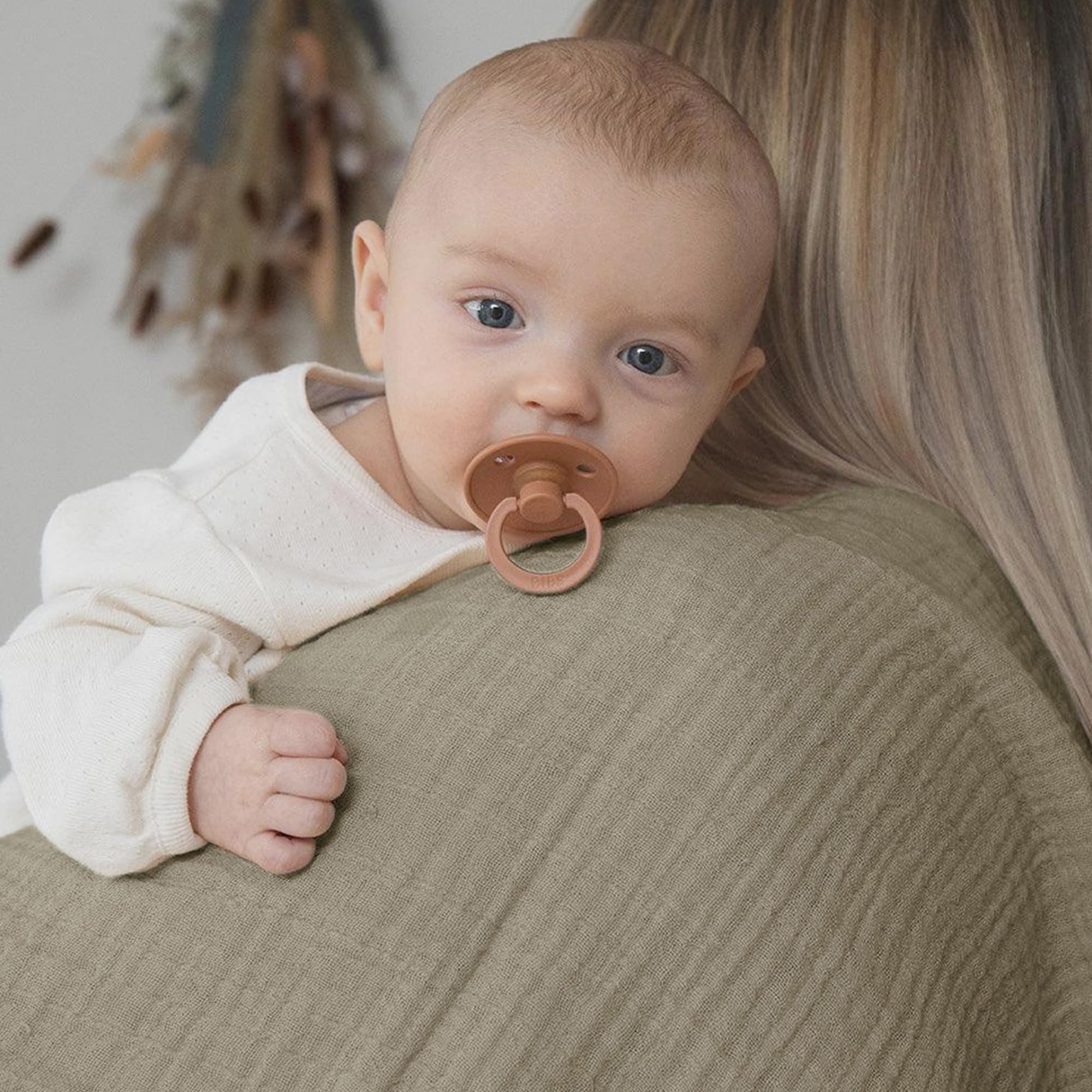 JELLYMONI Muslin Swaddle Blanket unisex-design image captures gender-neutral style for all newborns.