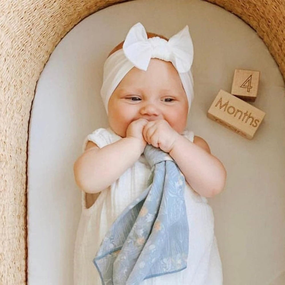 Jesries gift-ready headband set makes a thoughtful baby gift.