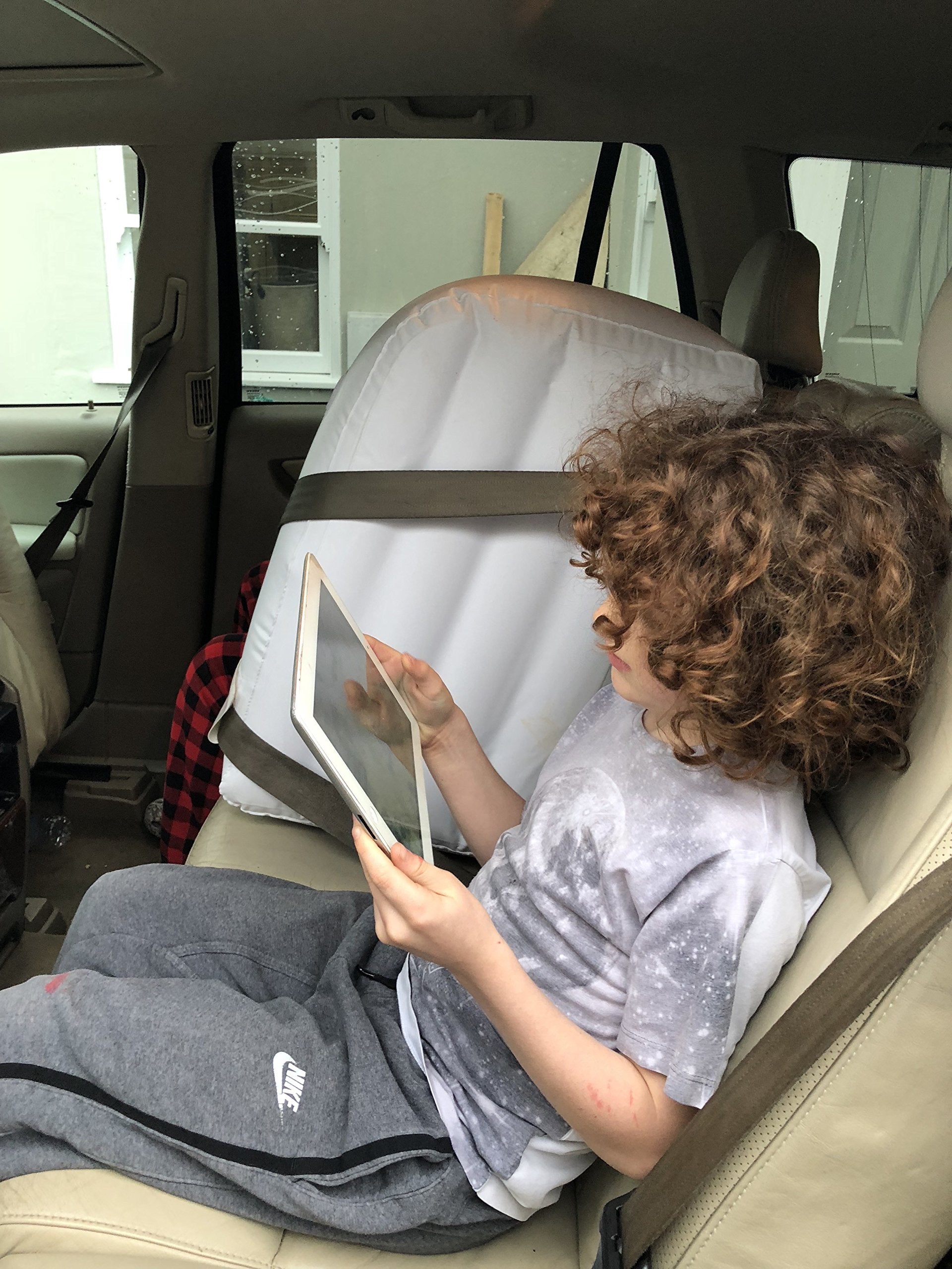 Jet Creations backseat divider is lightweight and durable for easy handling.