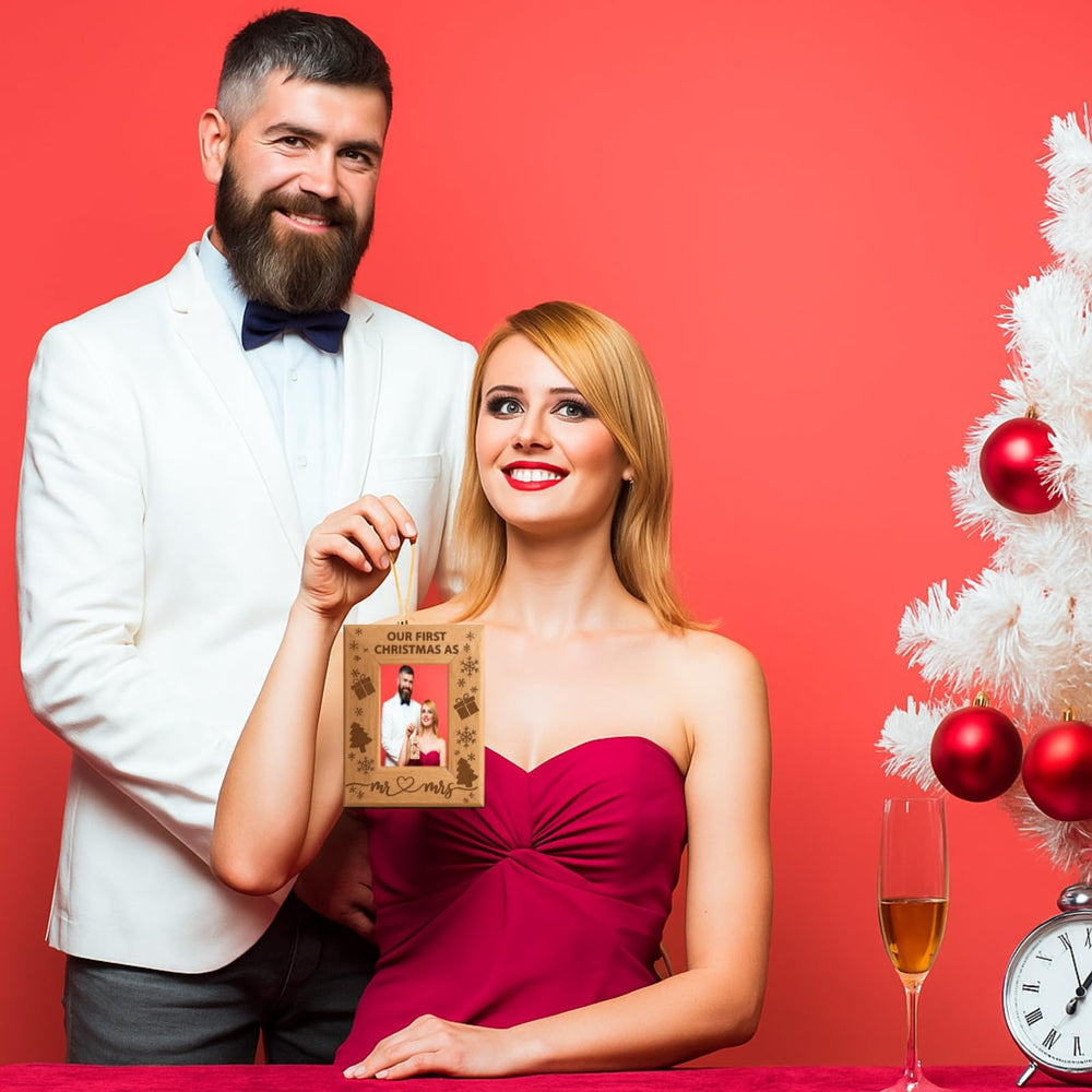 Jetec holds 3x2 inch photos, inviting personal holiday memories.