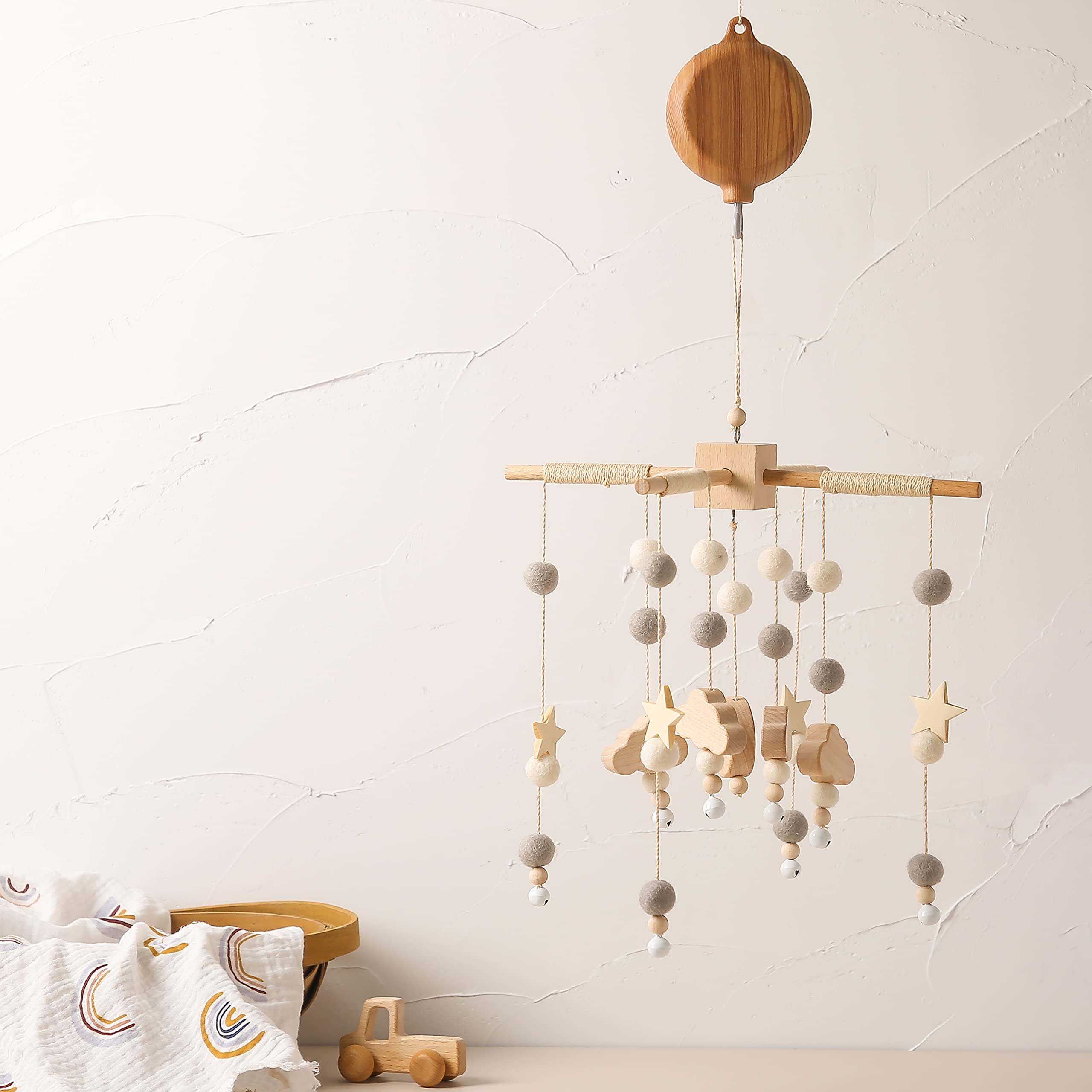 JETM·HH Fits most crib mobile arms for flexible attachment setup.