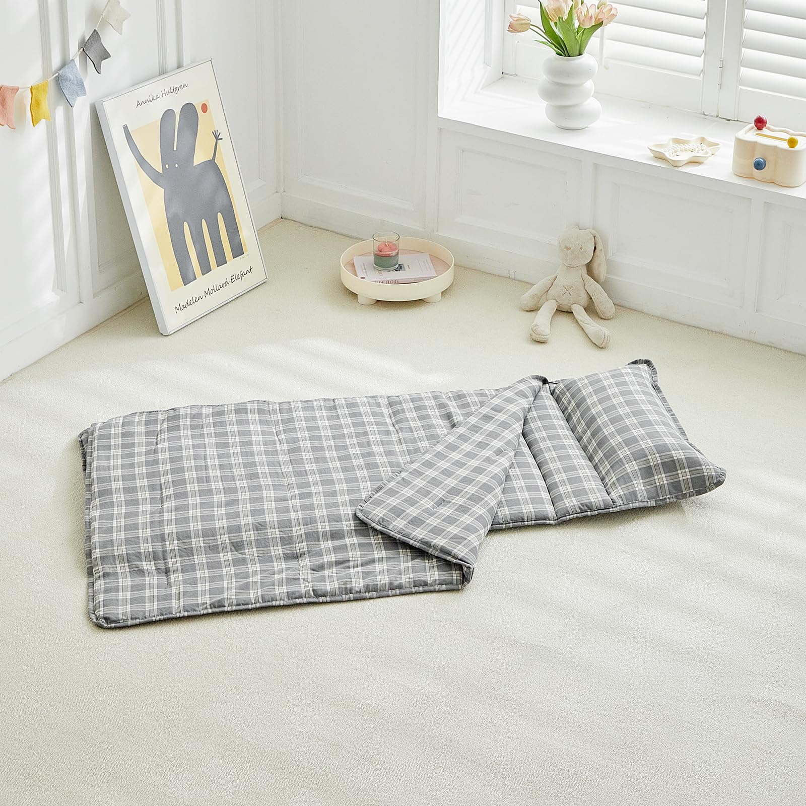 JHCHMX removable pillow simplifies washing and care.