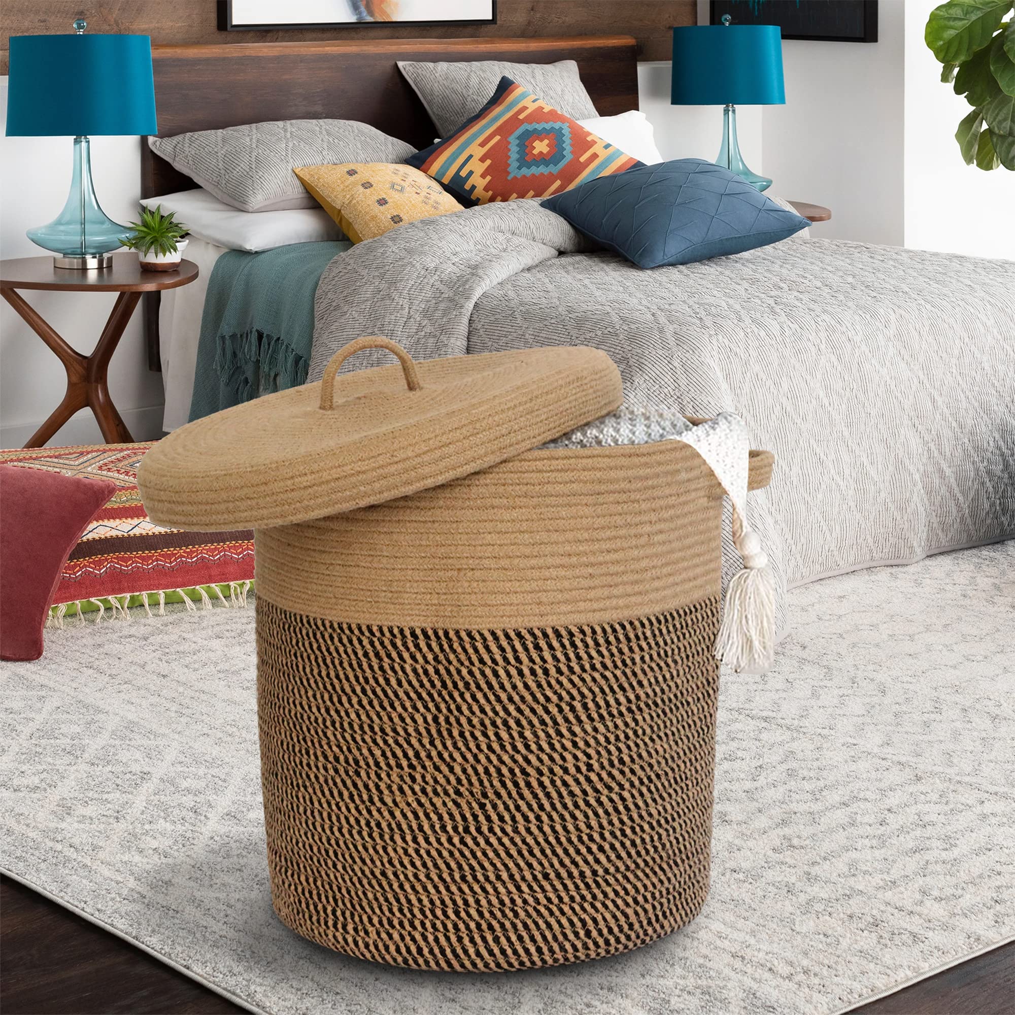 JIABOLANG lid-covered storage hides dirty laundry neatly.