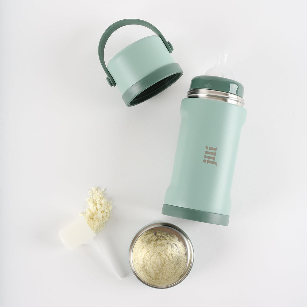 Jili All-in-One Bottle ergonomic grip provides secure handling during feeding.
